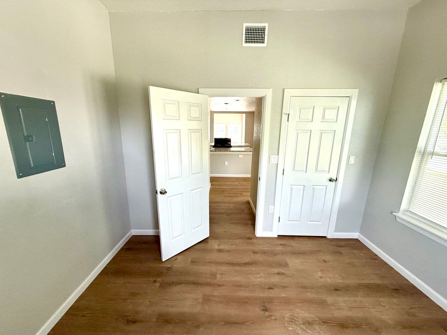 San Antonio Apartment: 2422 West Commerce Street