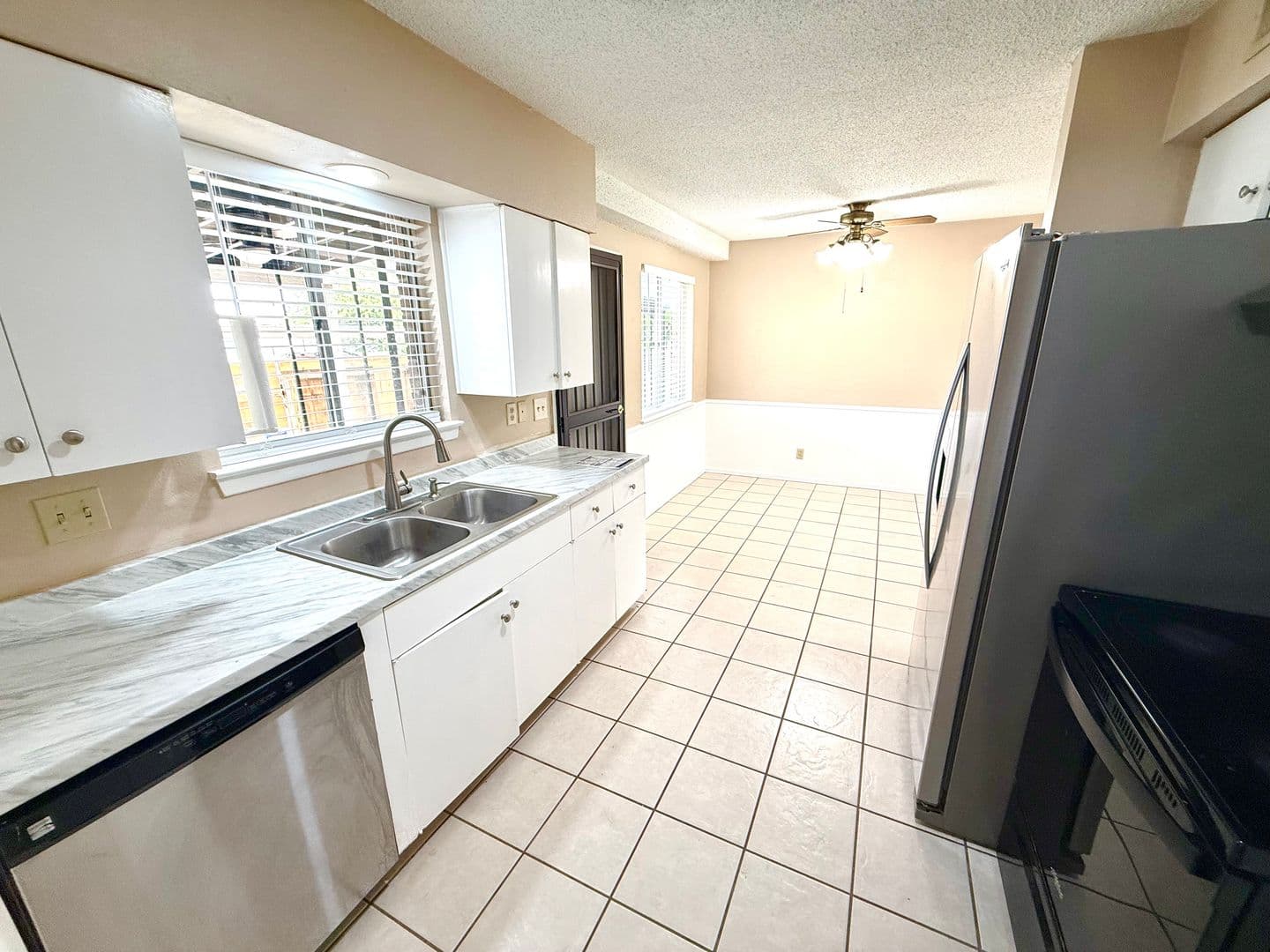 San Antonio House: 113 E Silver Sands