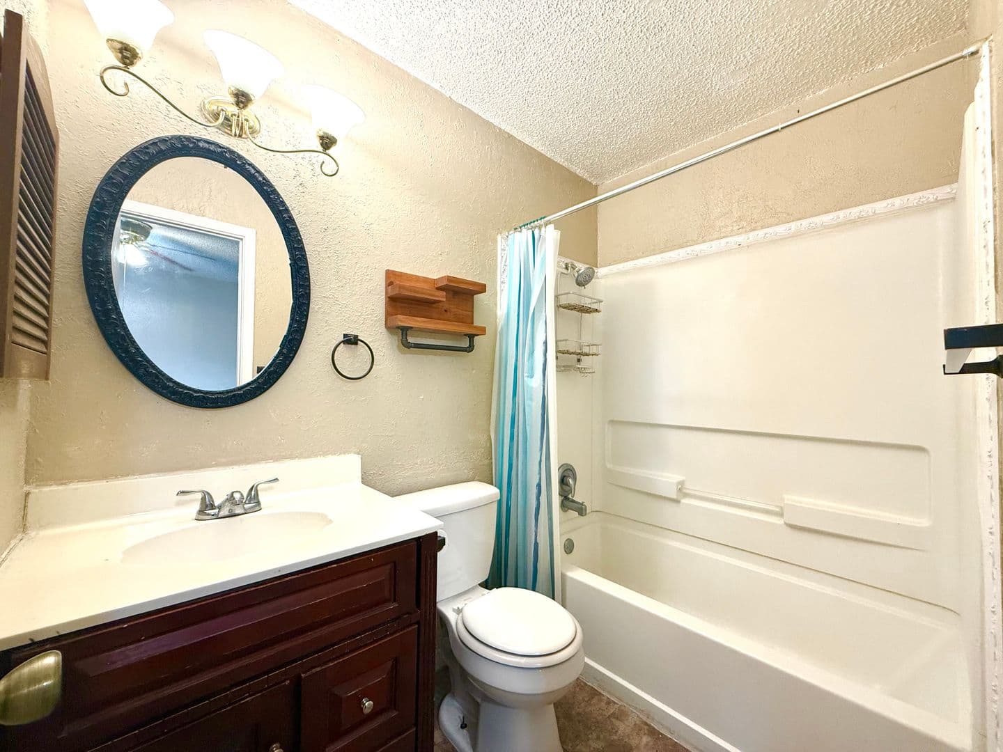 San Antonio House: 10610 Green Vista Street