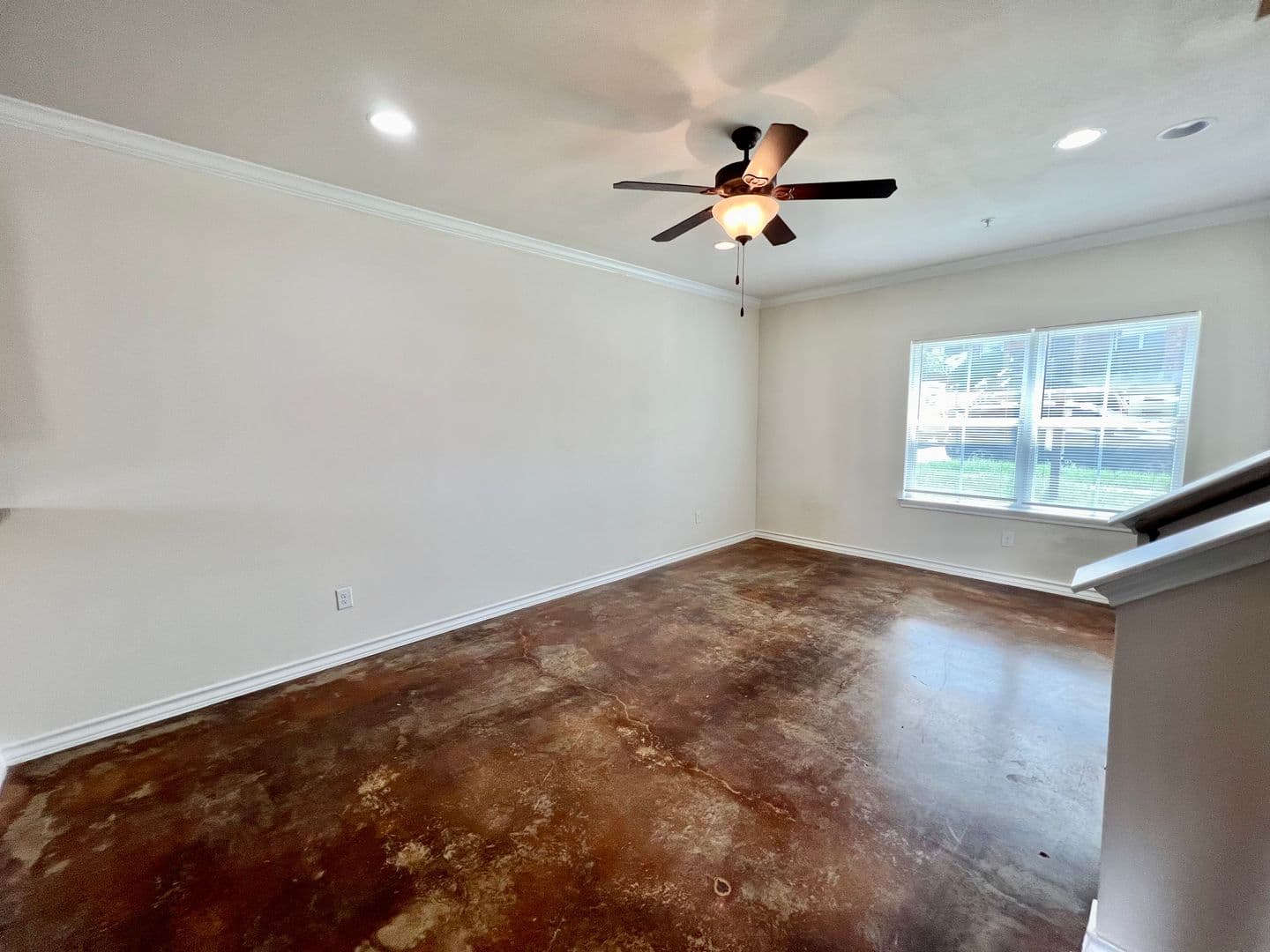 Universal City Apartment: 622 Meadow Arbor Lane