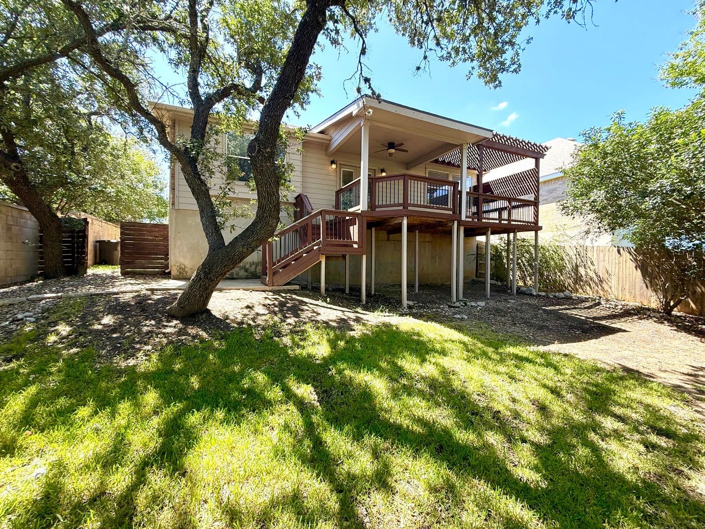 San Antonio House: 807 Windhurst