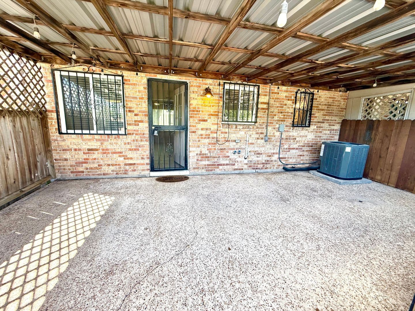 San Antonio House: 125 E Silver Sands Dr #125