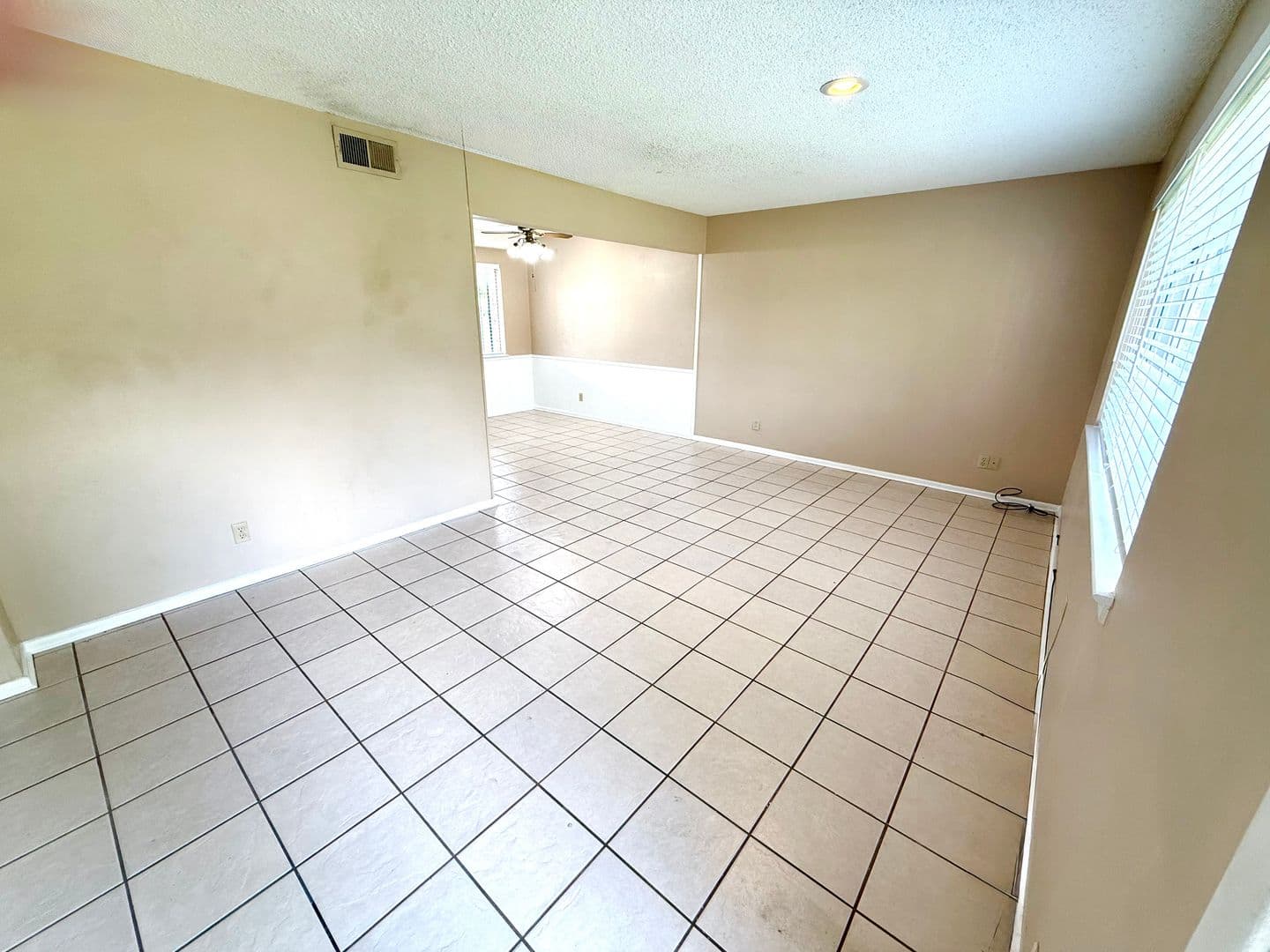 San Antonio House: 113 E Silver Sands