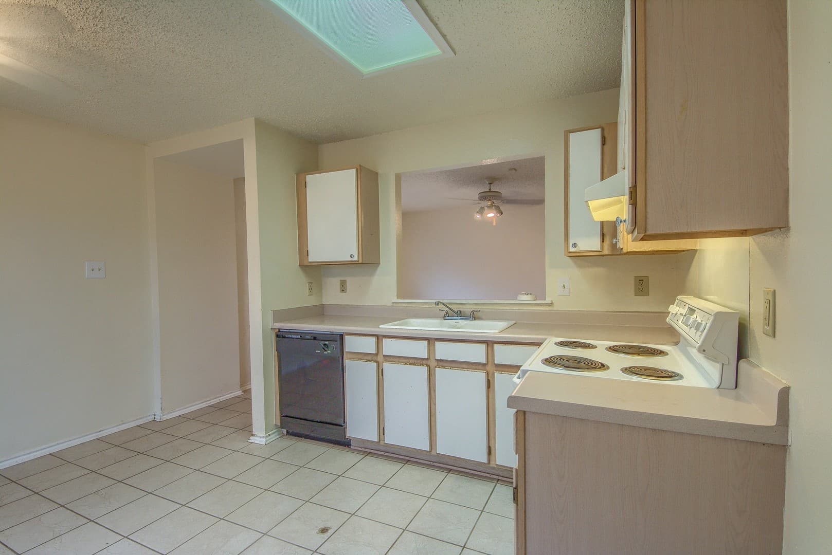 San Antonio House: 7611 Scenic Glade