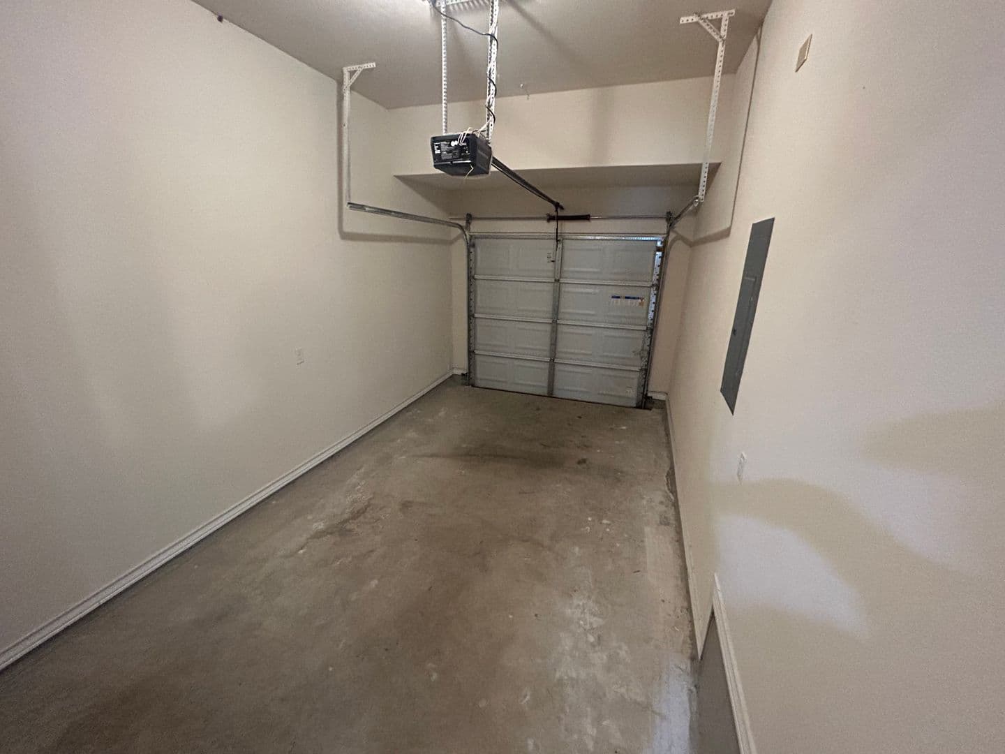 Universal City Apartment: 622 Meadow Arbor Lane