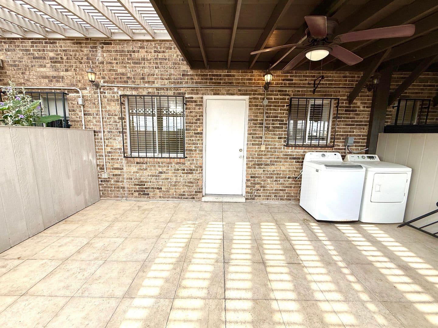 San Antonio House: 113 E Silver Sands