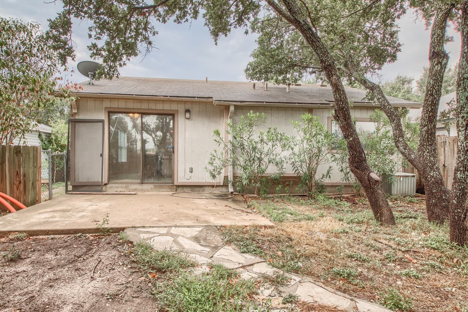 San Antonio House: 7611 Scenic Glade