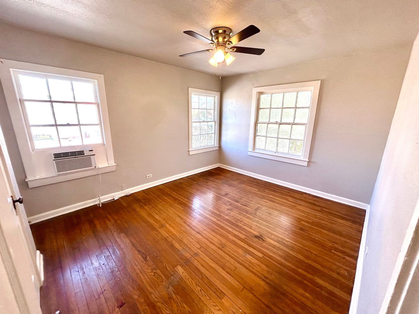 San Antonio Apartment: 425 Maverick Street