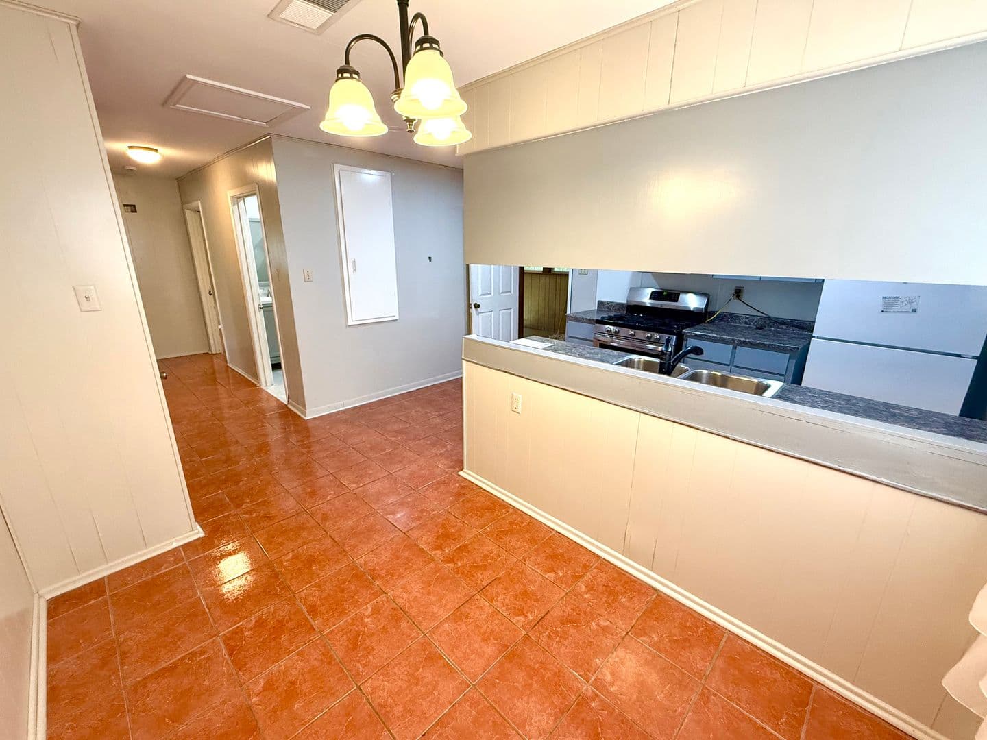 San Antonio House: 1820 W Southcross Blvd