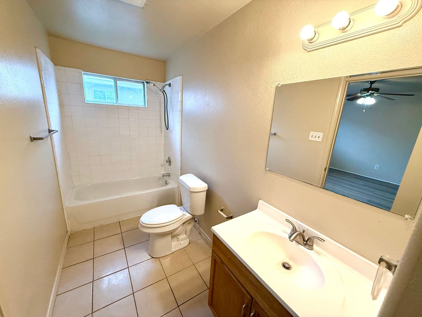 San Antonio House: 7568 Oak Chase