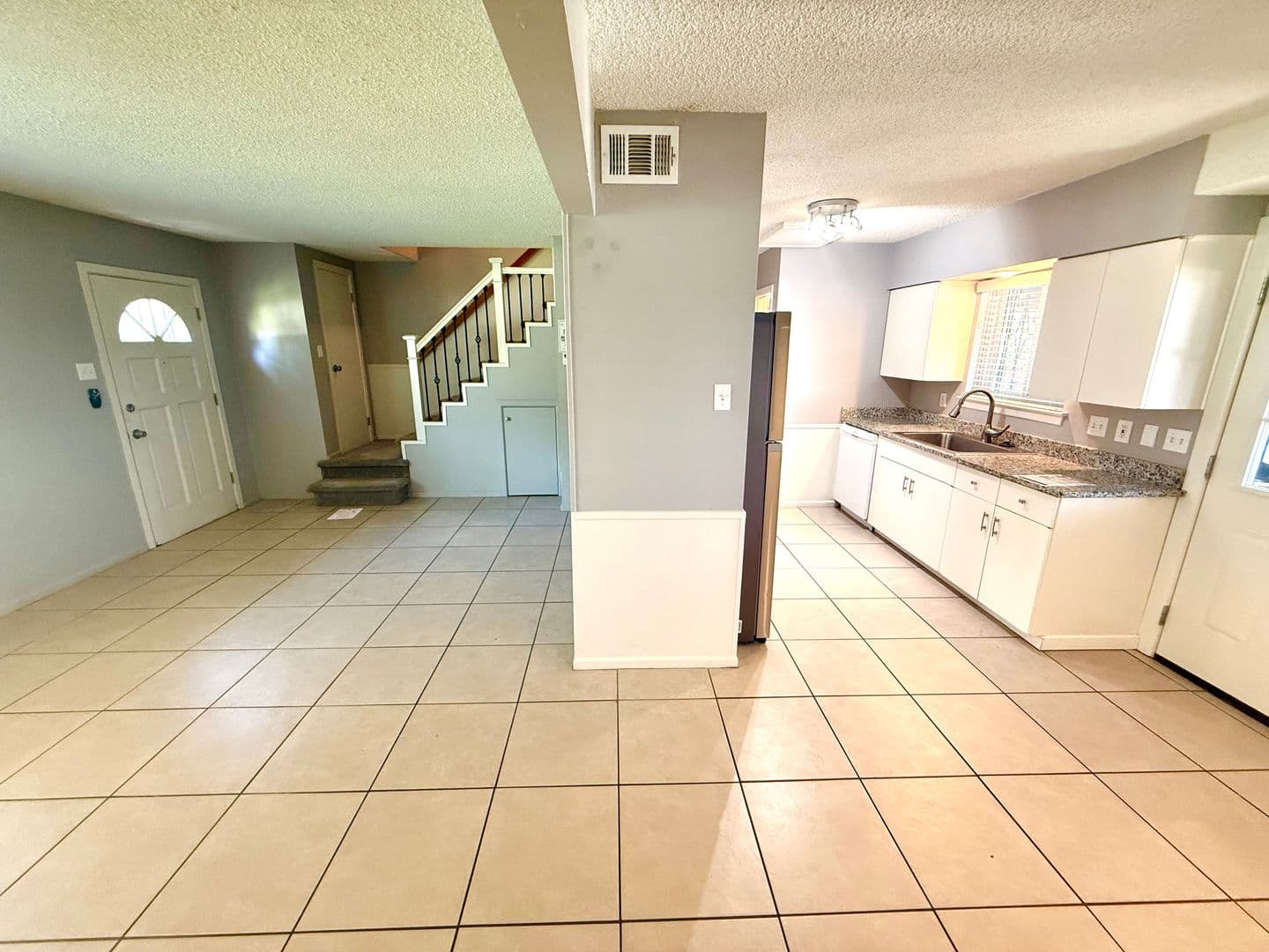 San Antonio House: 125 E Silver Sands Dr #125