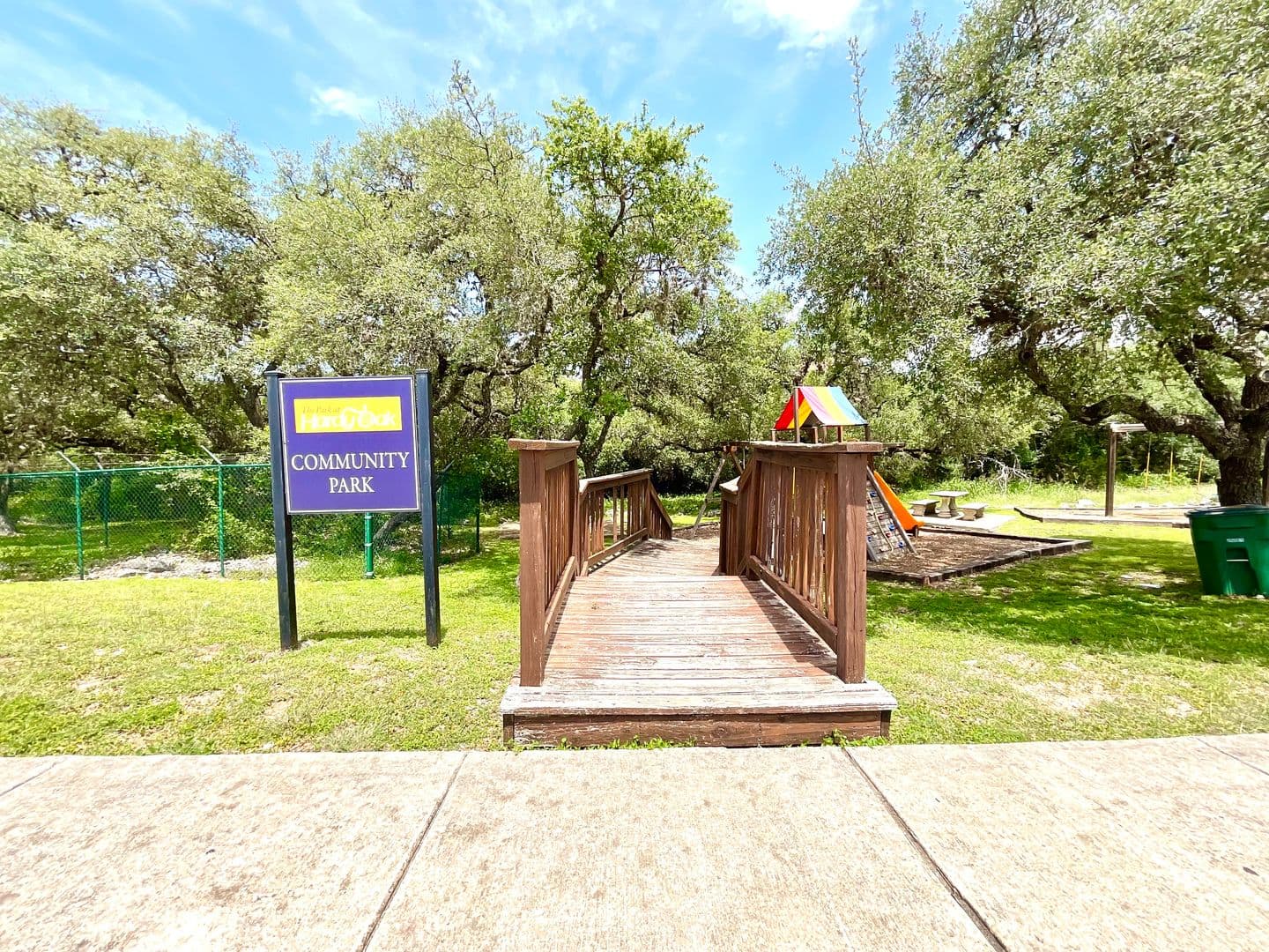 San Antonio House: 166 Red Hawk Rdg