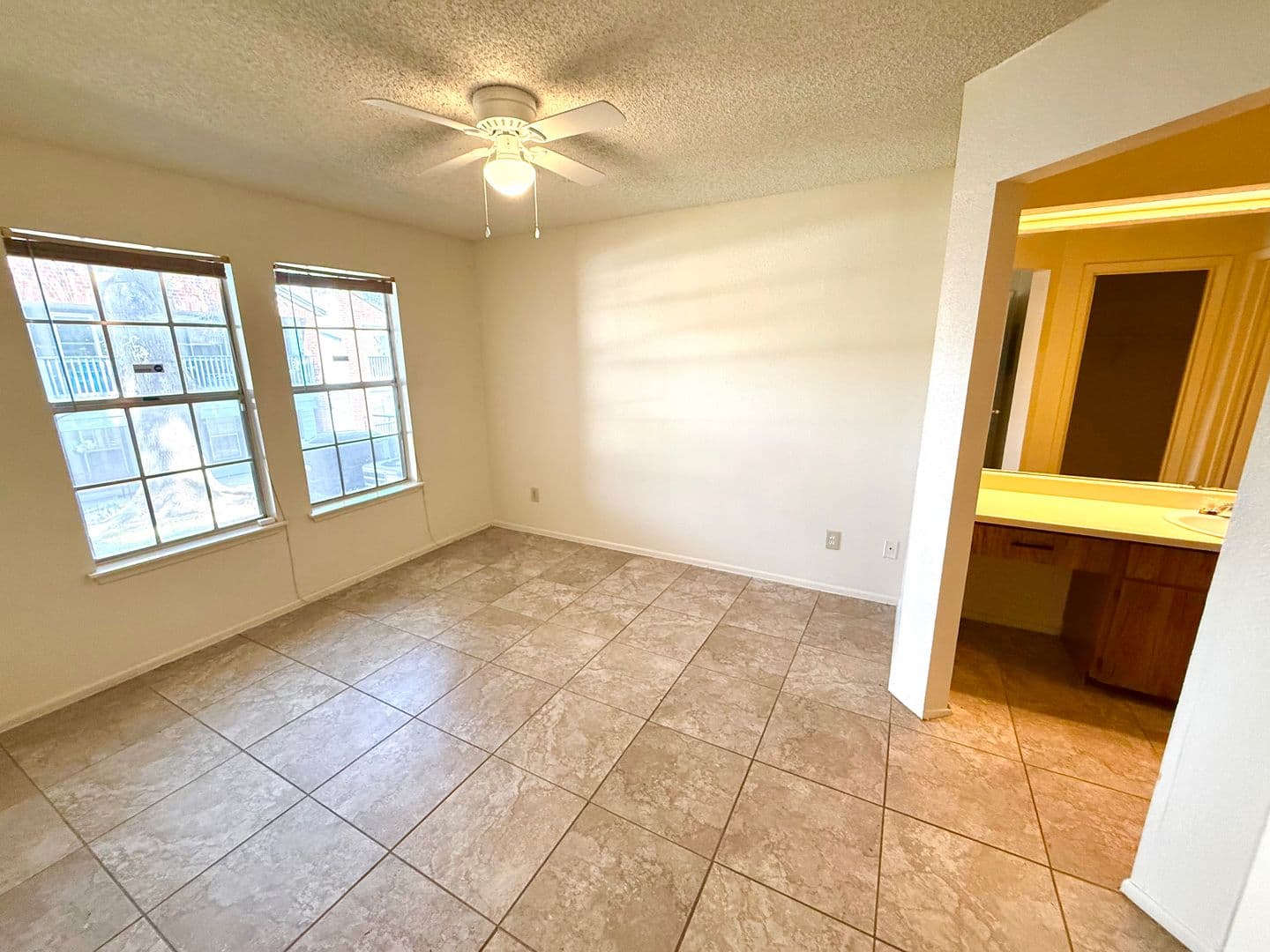 San Antonio House: 14343 Judson Rd APT 407