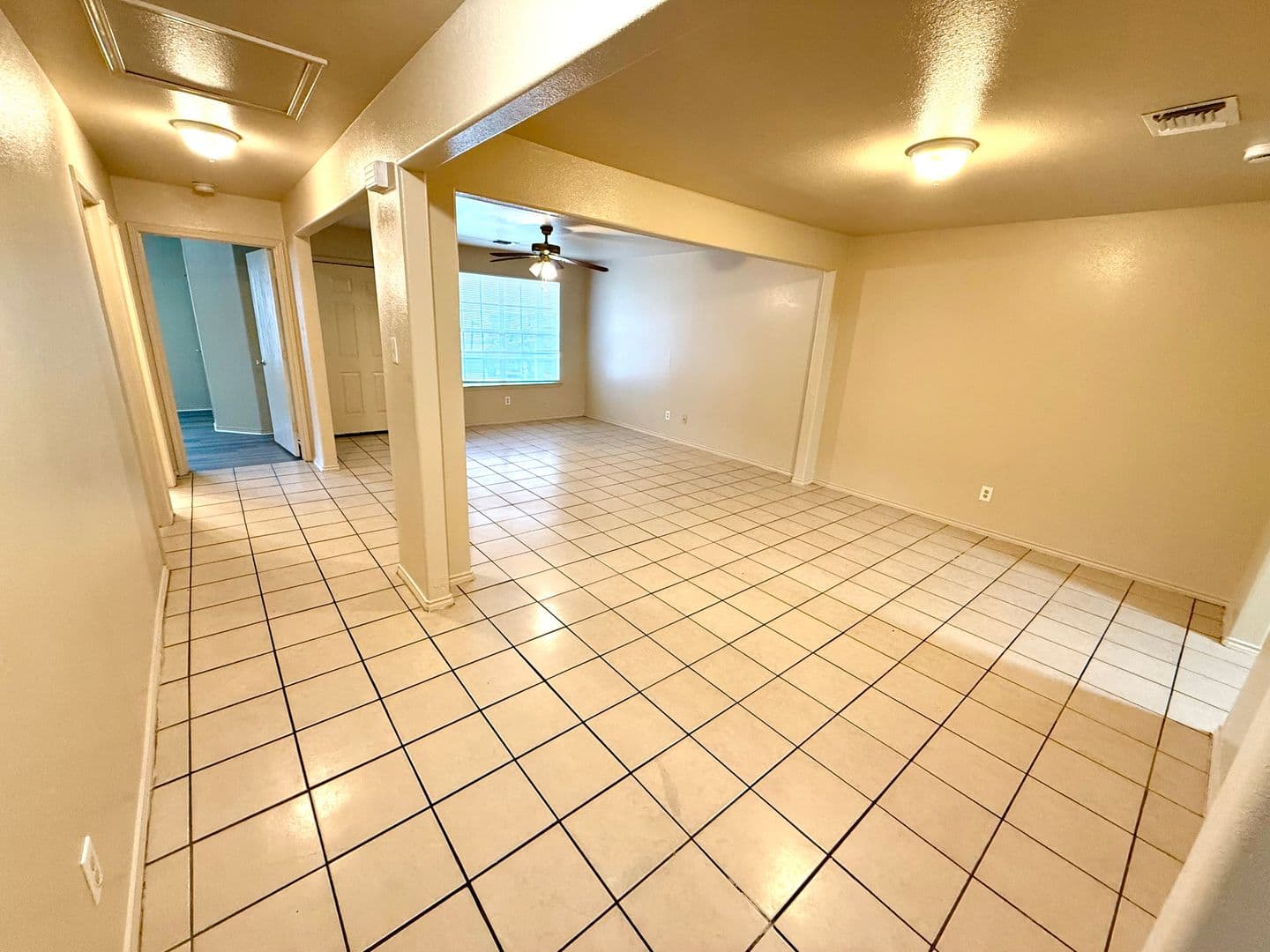 San Antonio House: 7568 Oak Chase