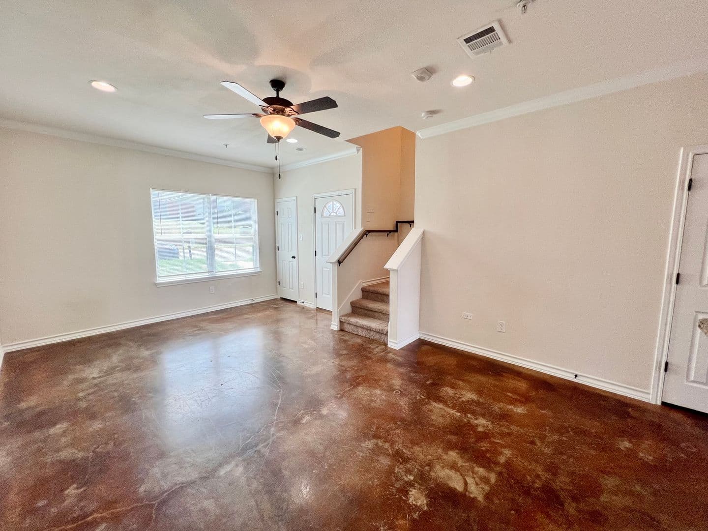 Universal City Apartment: 622 Meadow Arbor Lane