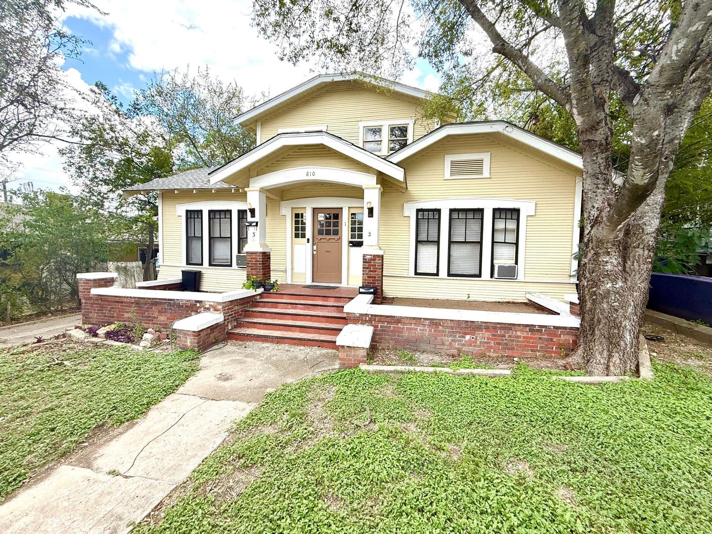 San Antonio Apartment: 810 W Magnolia Ave
