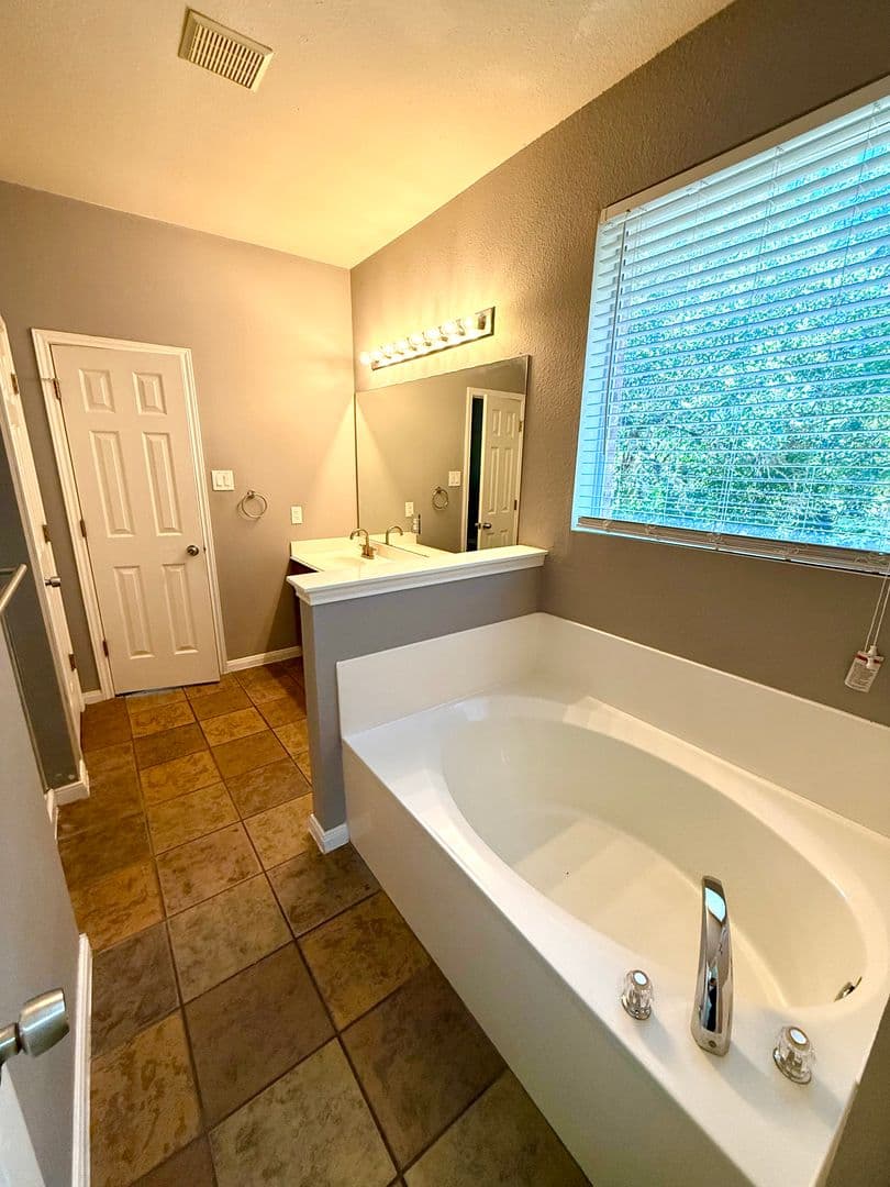 San Antonio House: 807 Windhurst