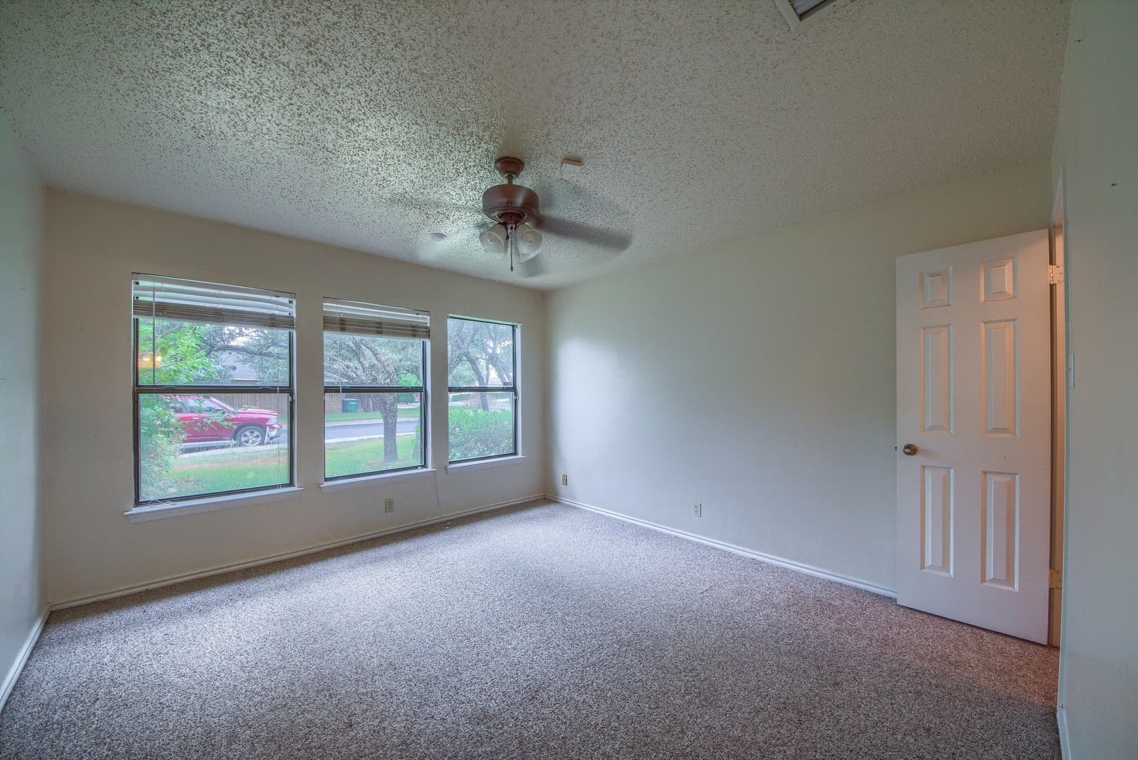 San Antonio House: 7611 Scenic Glade