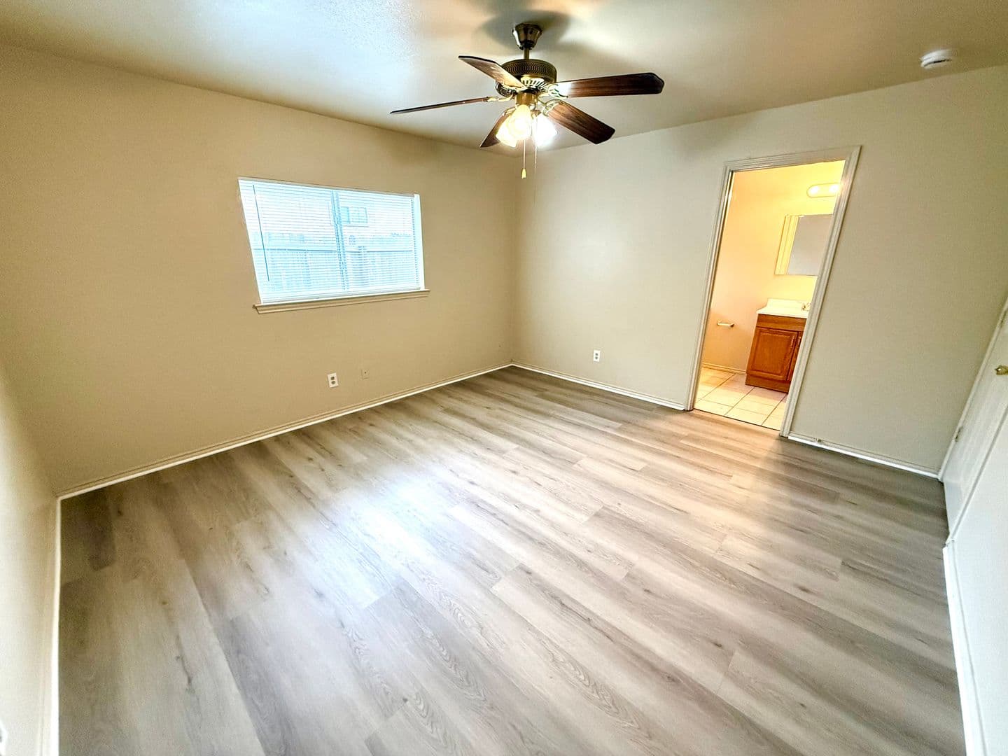 San Antonio House: 7568 Oak Chase