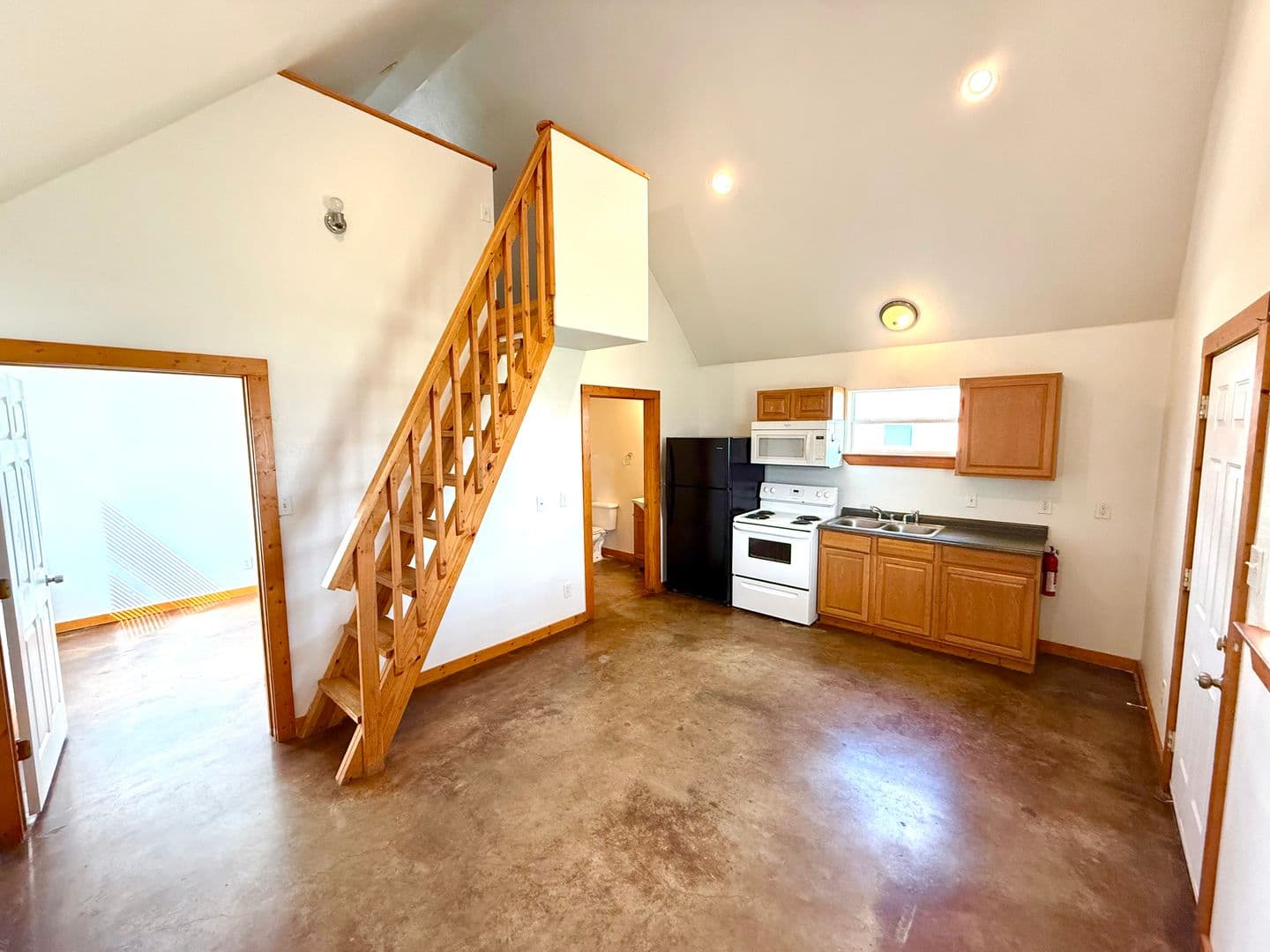 Floresville Apartment: 573 Texas 97