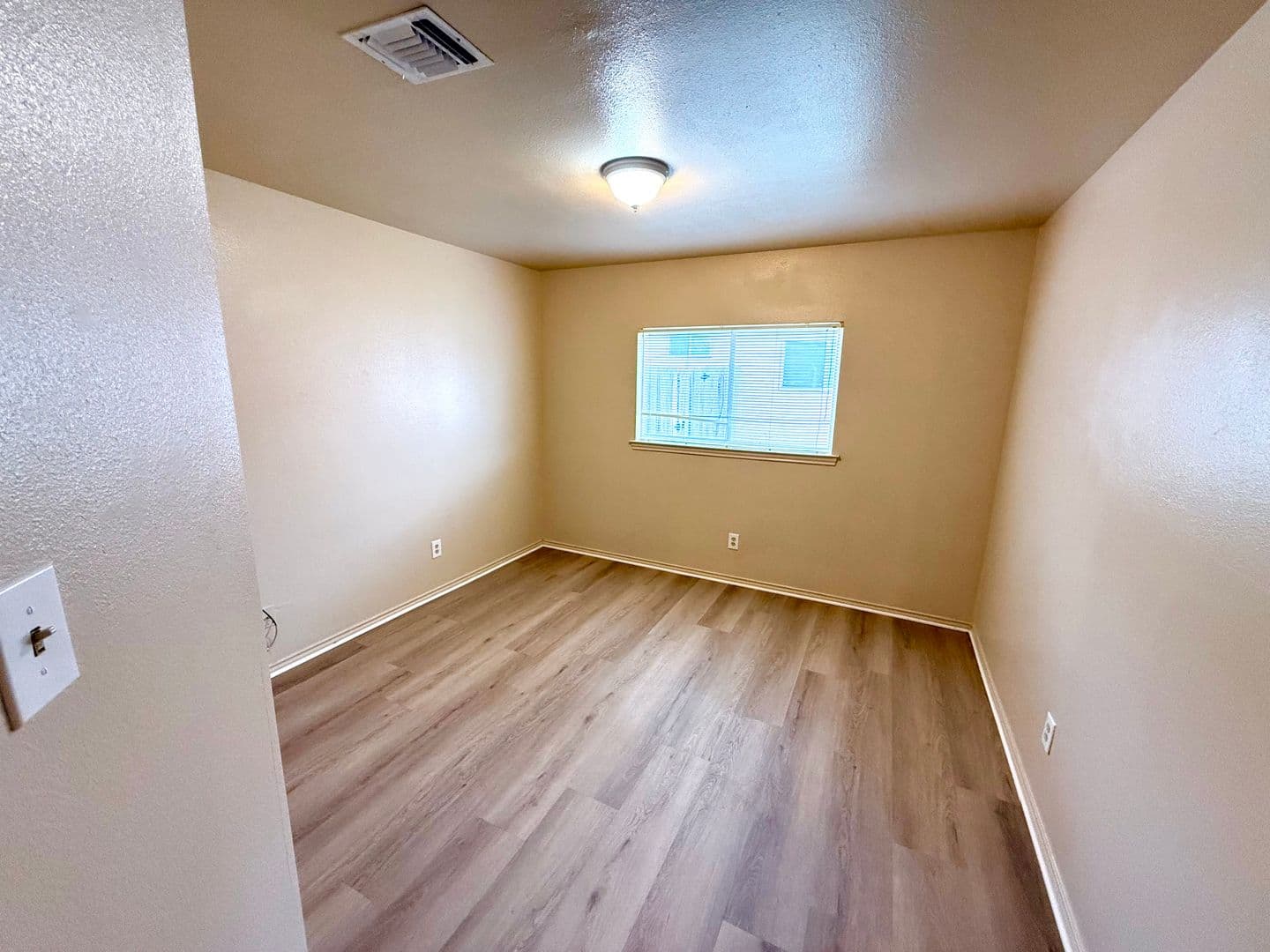 San Antonio House: 7568 Oak Chase