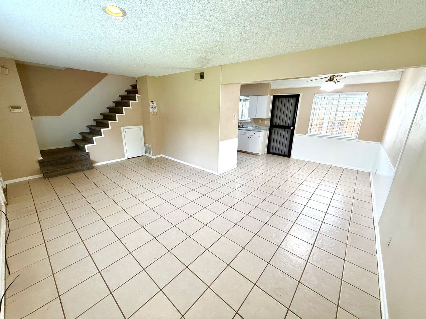 San Antonio House: 113 E Silver Sands