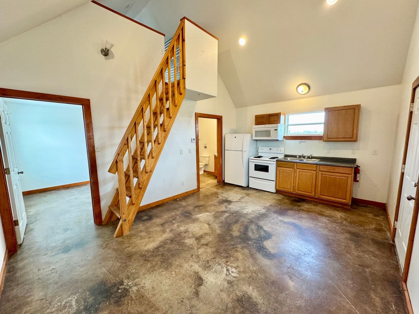 Floresville Apartment: 573 Texas 97