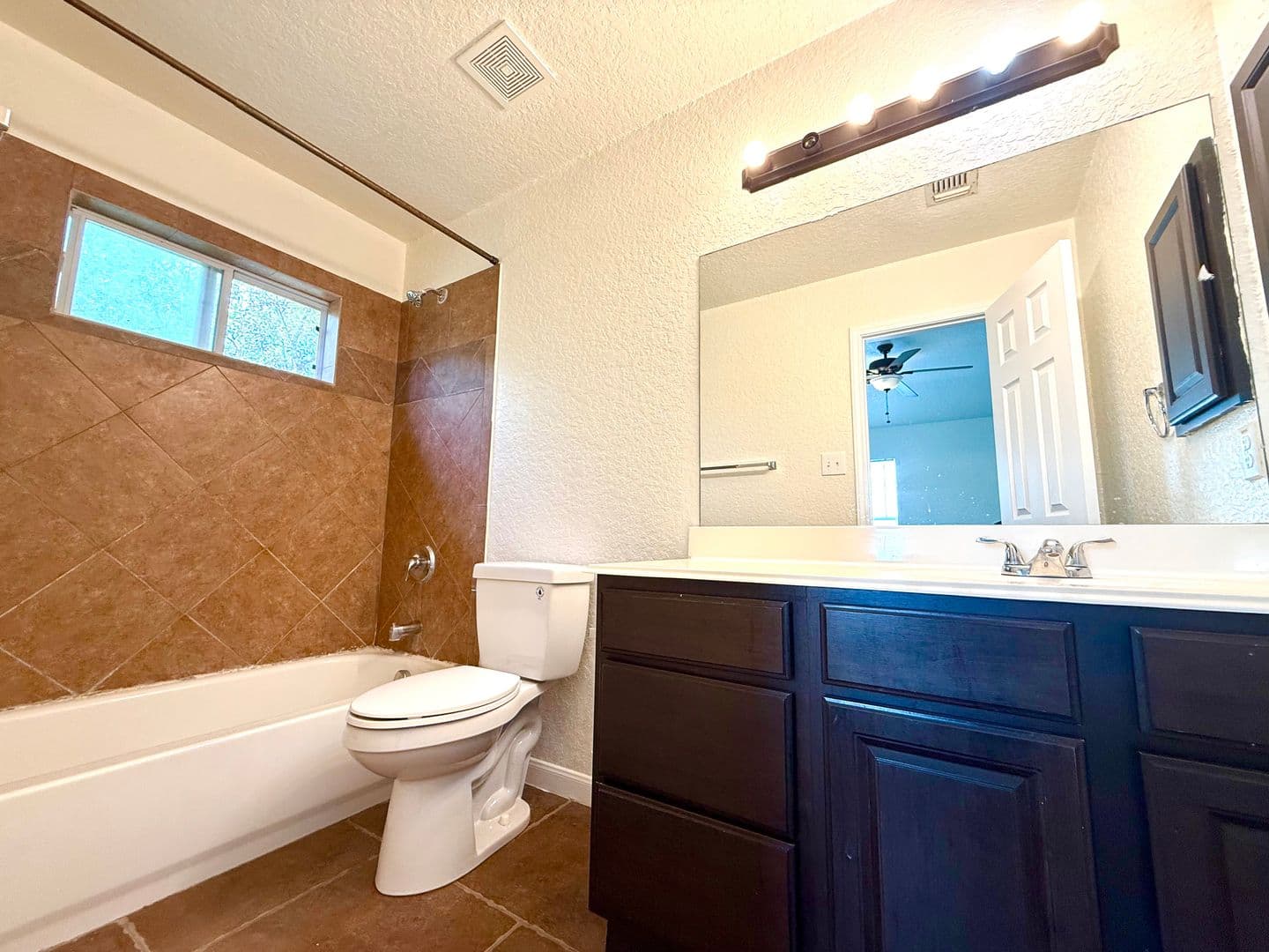 San Antonio House: 7418 Moss Brook #101