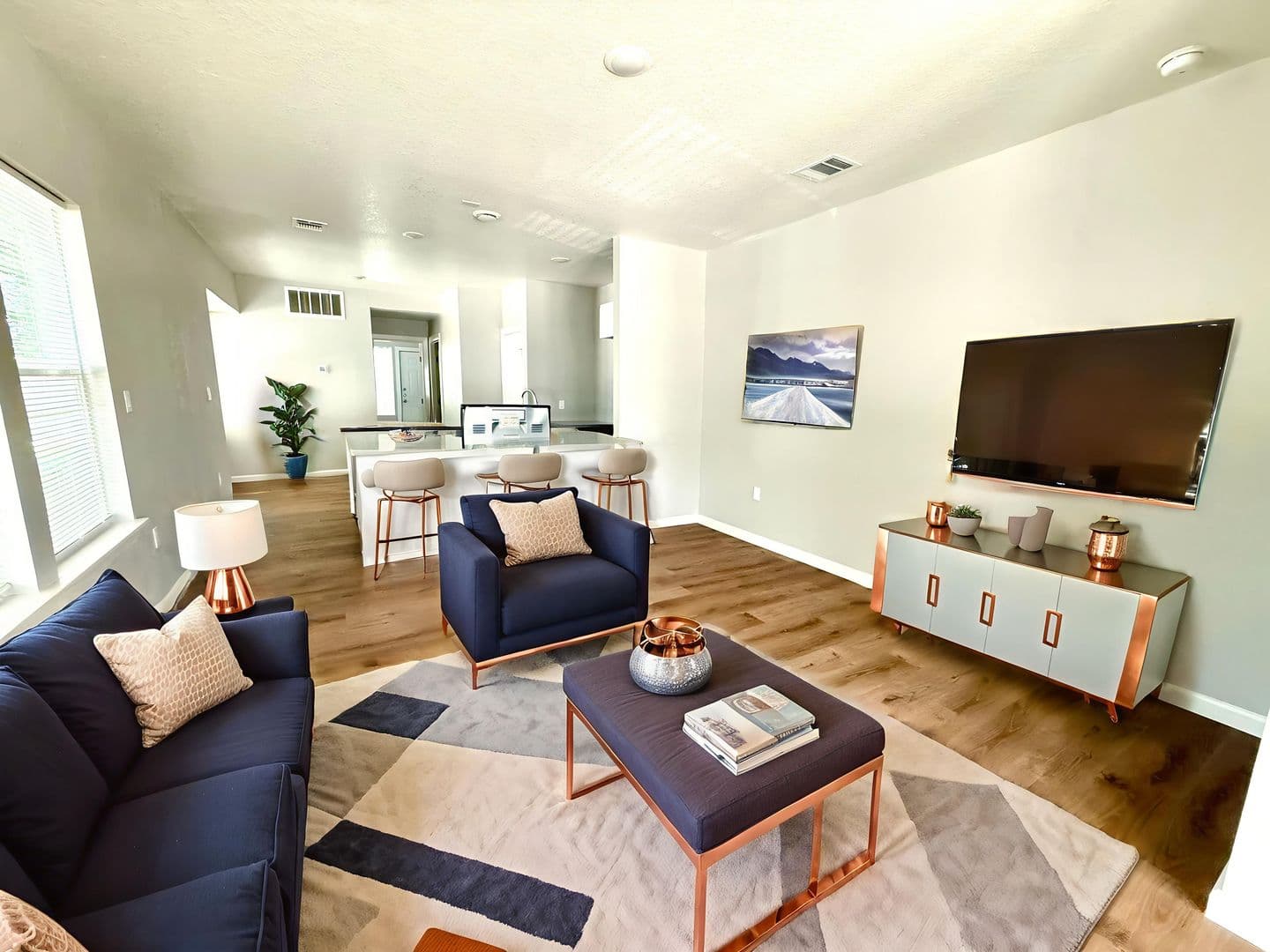 San Antonio Apartment: 2422 West Commerce Street
