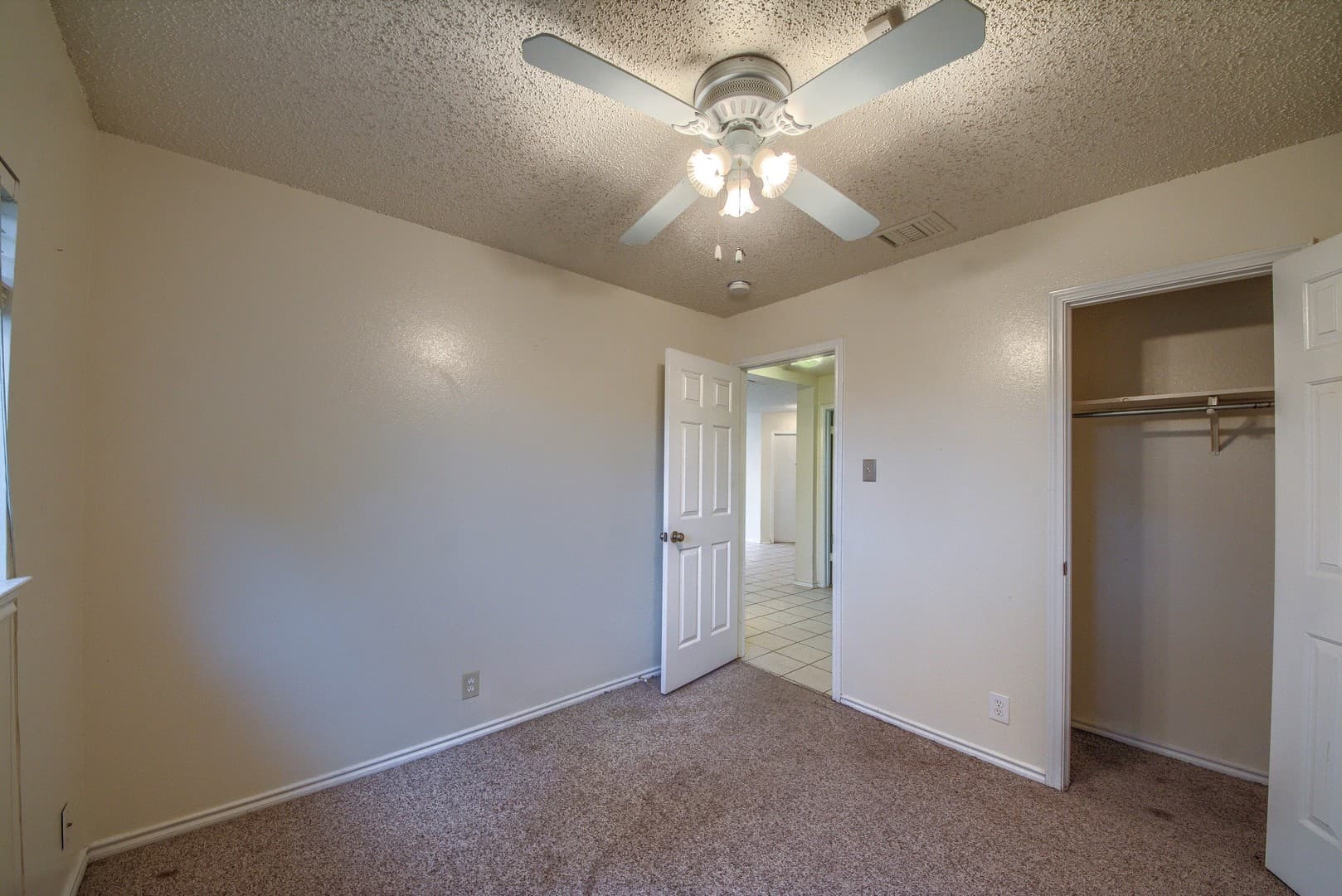 San Antonio House: 7611 Scenic Glade