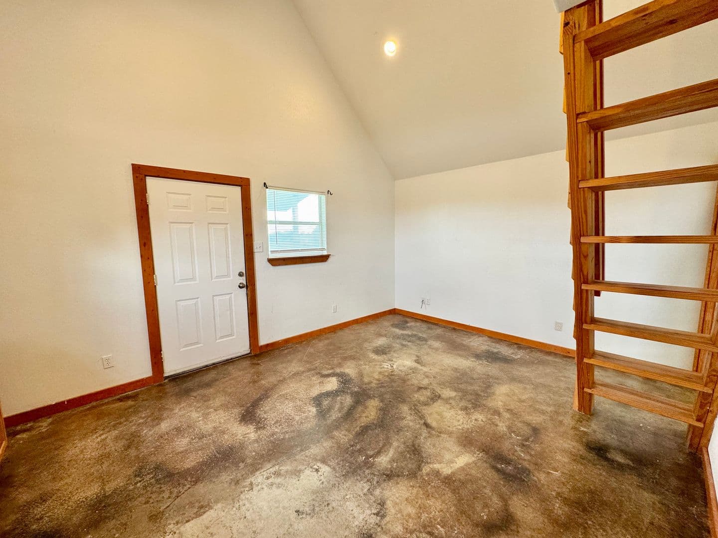 Floresville Apartment: 573 Texas 97