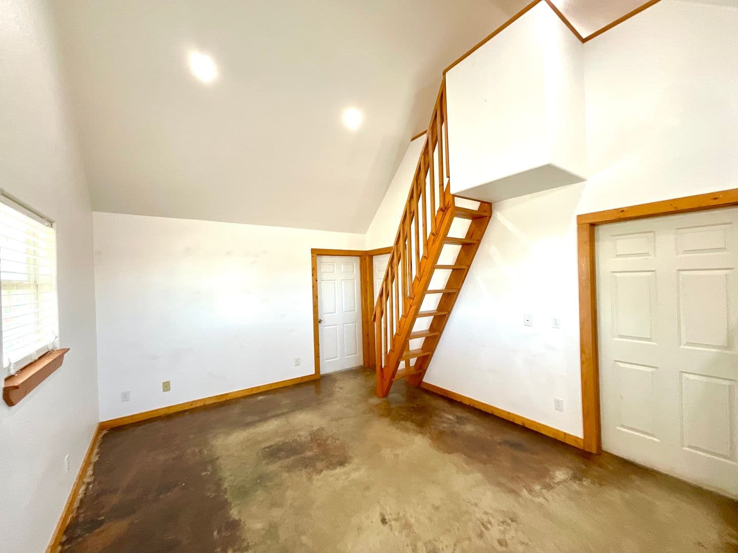 Floresville Apartment: 573 Texas 97