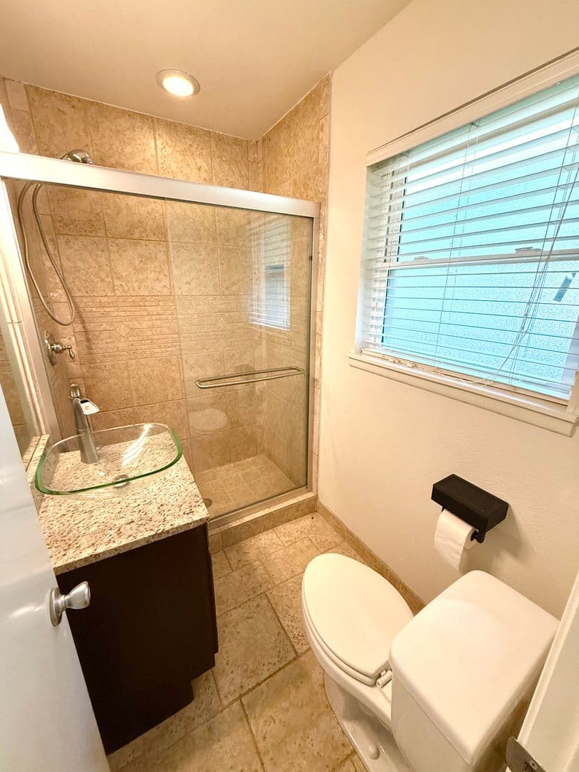 San Antonio House: 219 Rua De Matta Street