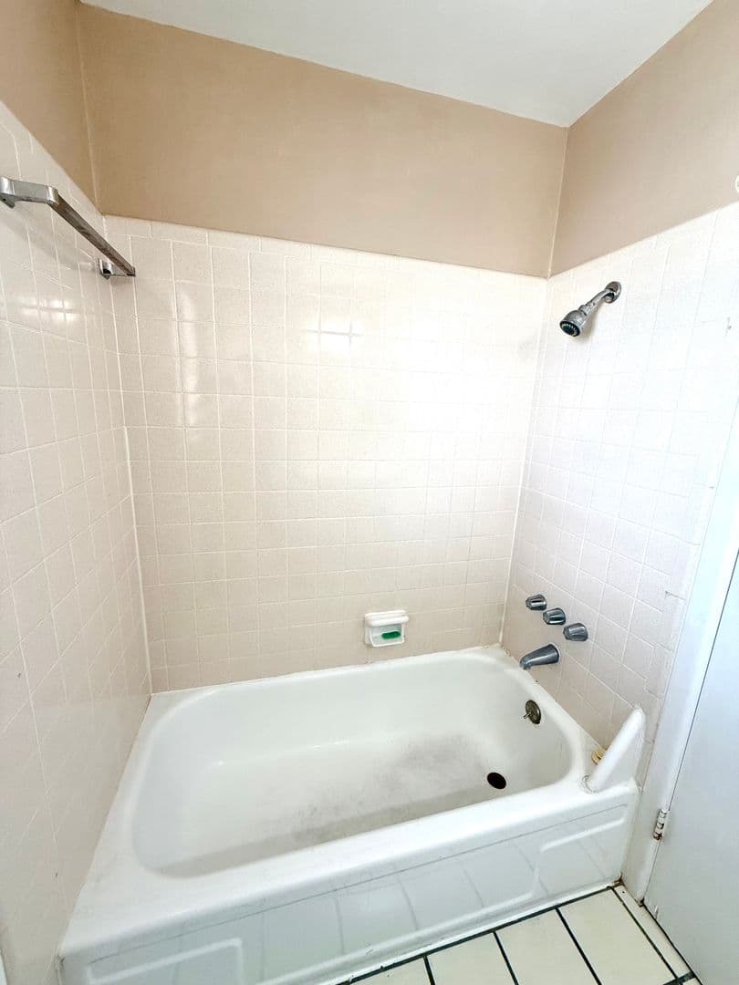 San Antonio House: 113 E Silver Sands