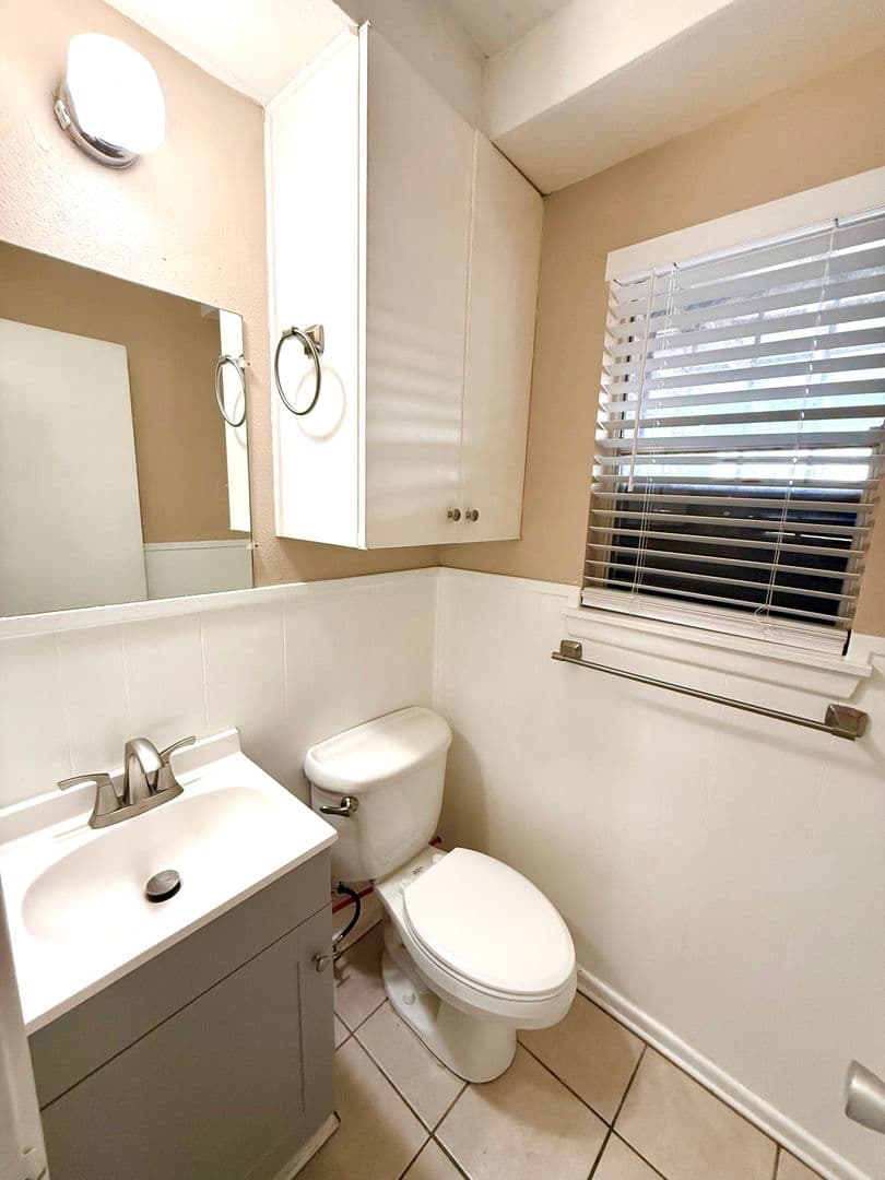 San Antonio House: 113 E Silver Sands