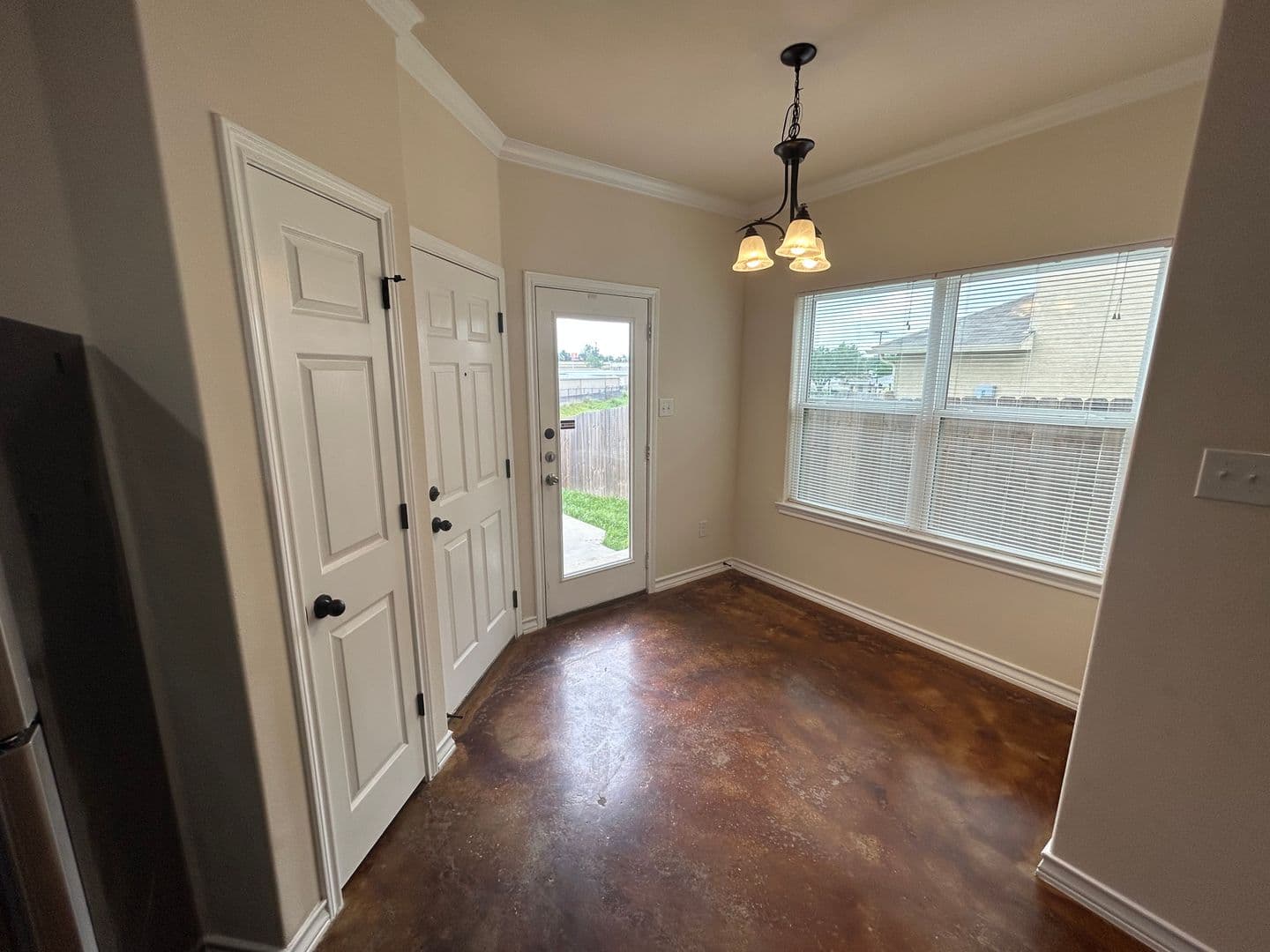 Universal City Apartment: 622 Meadow Arbor Lane