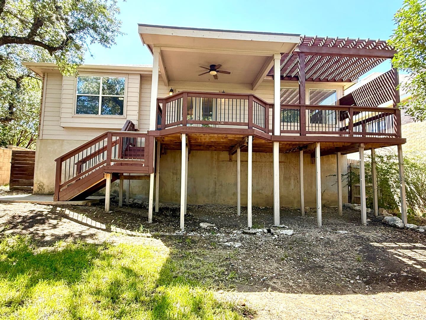 San Antonio House: 807 Windhurst