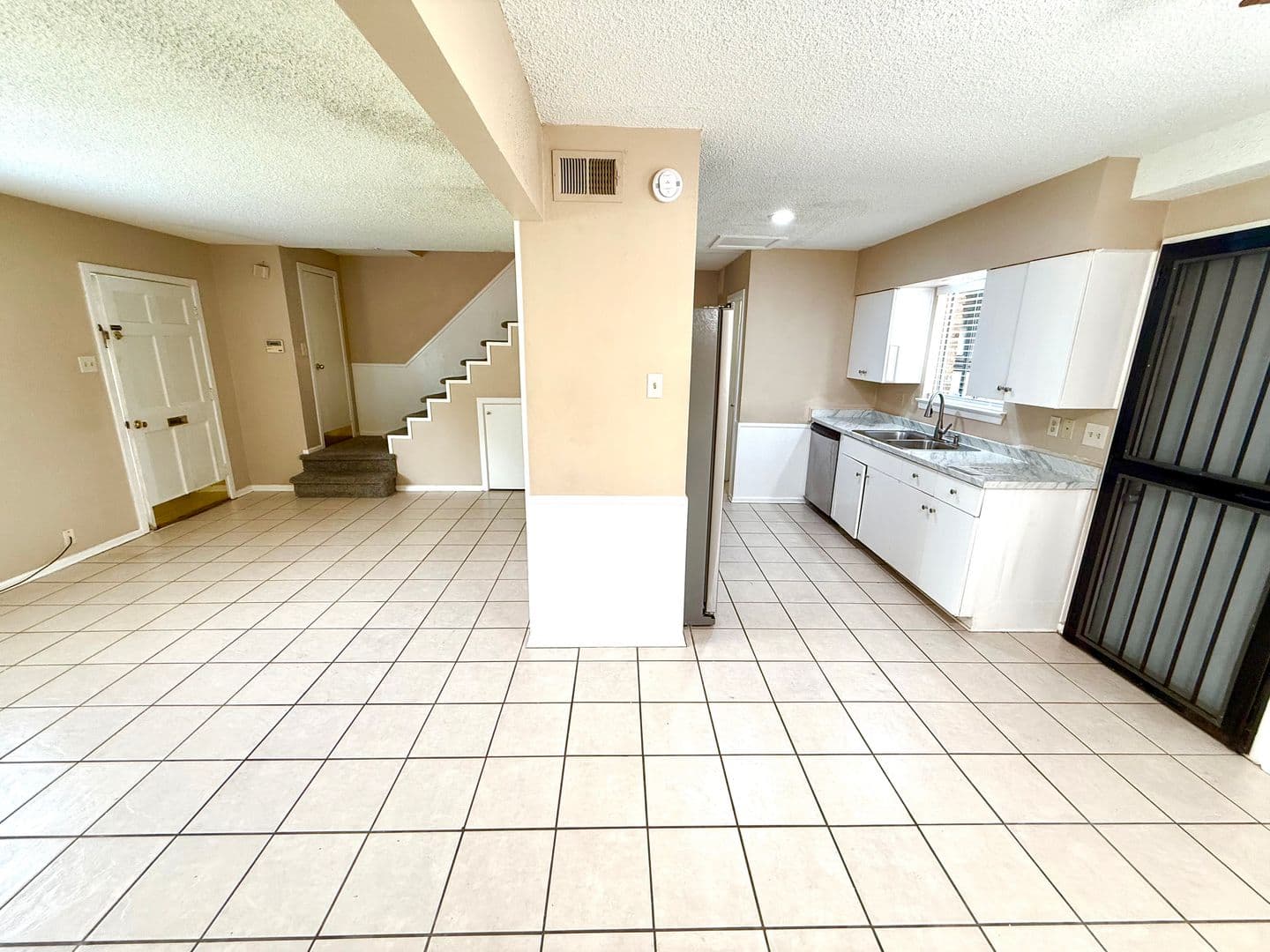 San Antonio House: 113 E Silver Sands