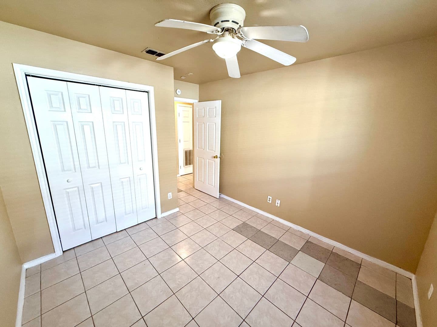 San Antonio House: 424 Amires Pl