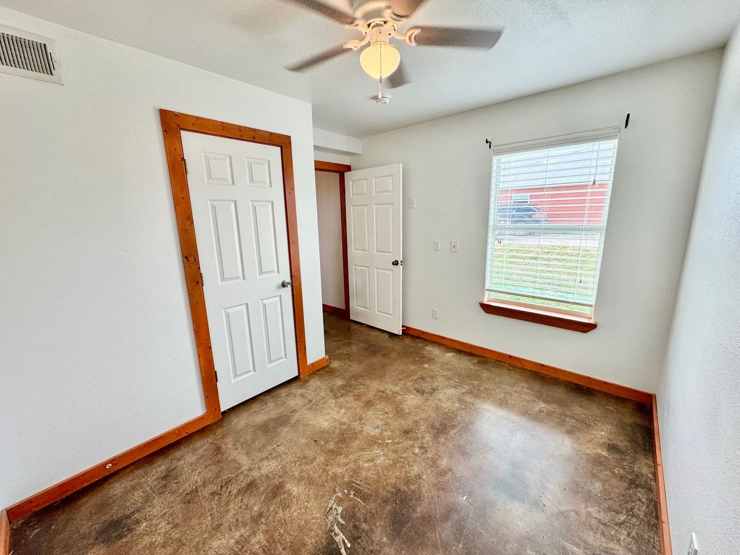 Floresville Apartment: 573 Texas 97