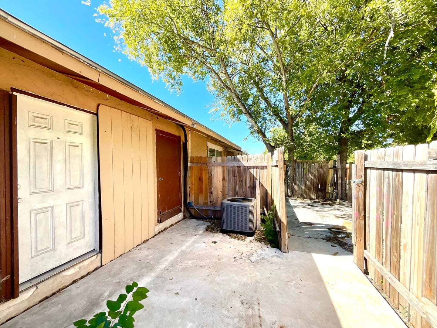 San Antonio House: 7237 Glen Bay