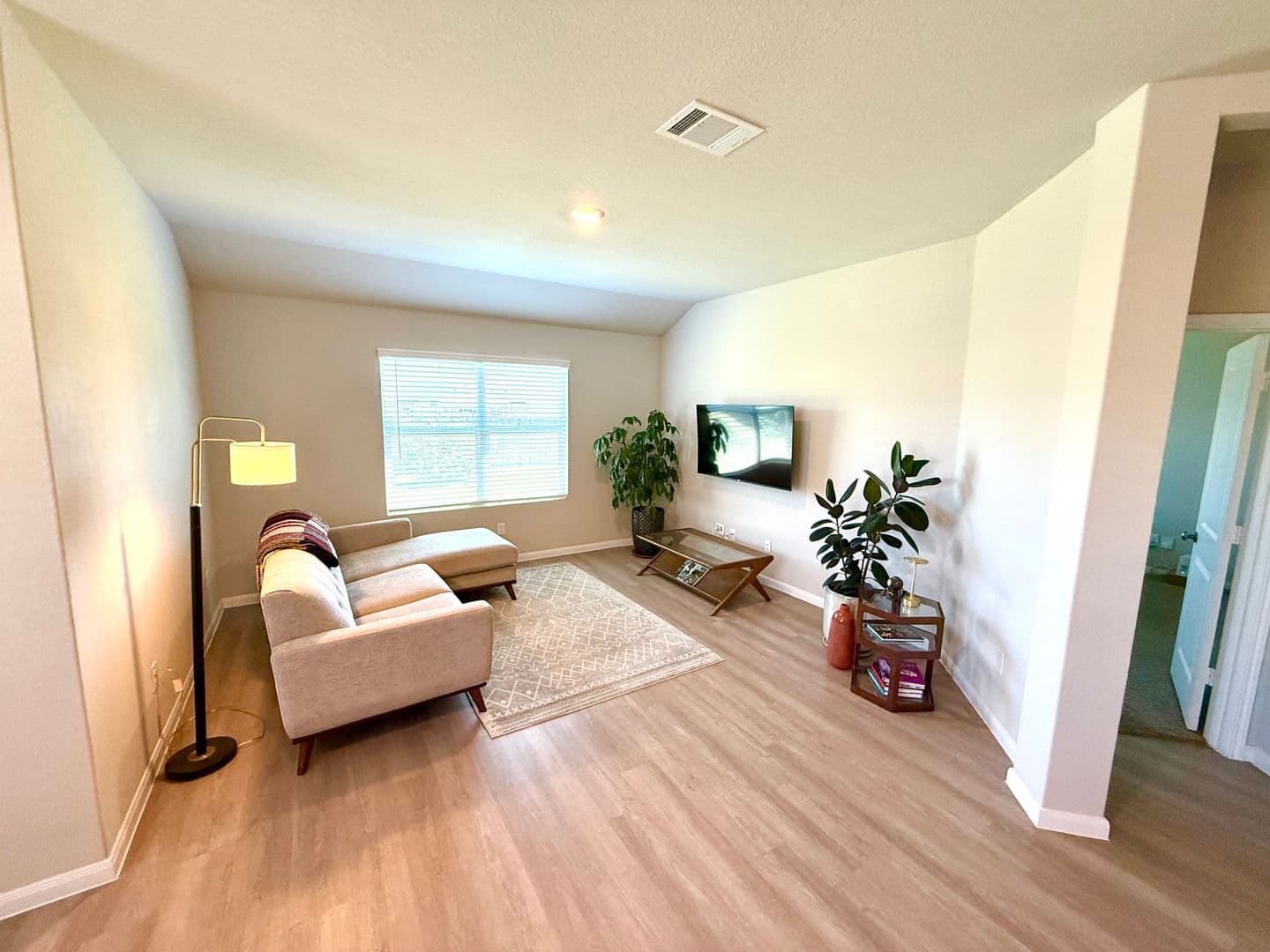 San Antonio House: 7918 Dovers Den