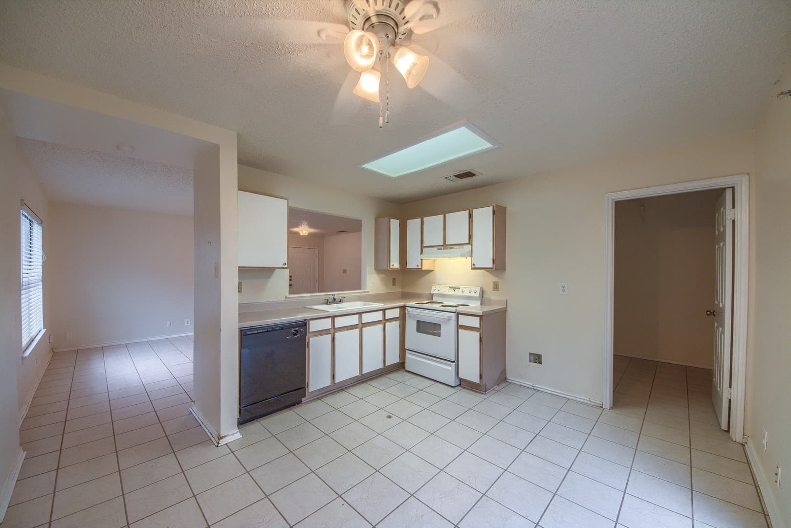 San Antonio House: 7611 Scenic Glade