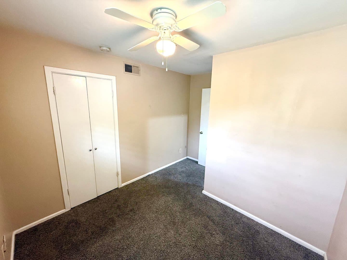 San Antonio House: 113 E Silver Sands