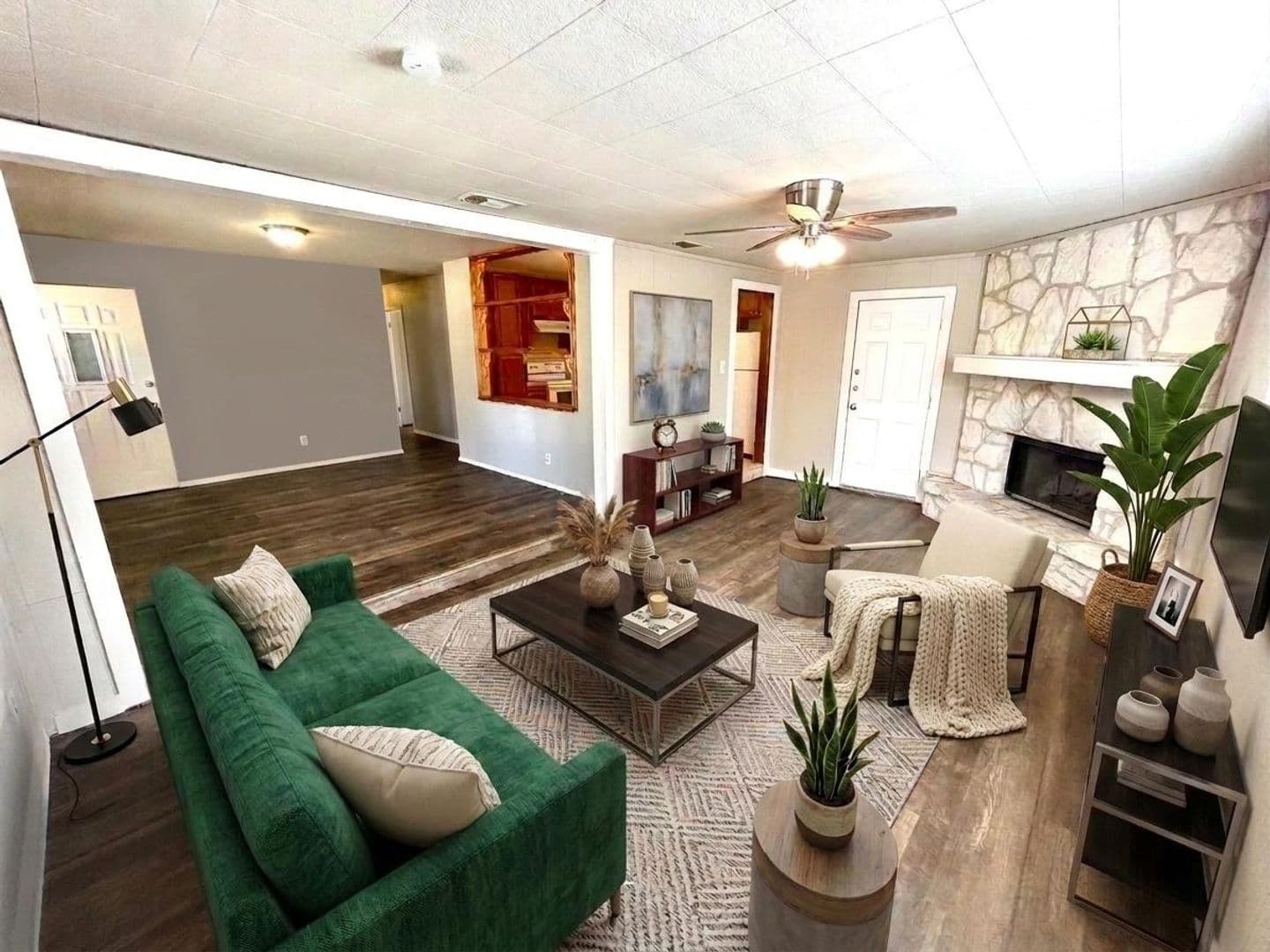 Universal City House: 206 Northview Dr.