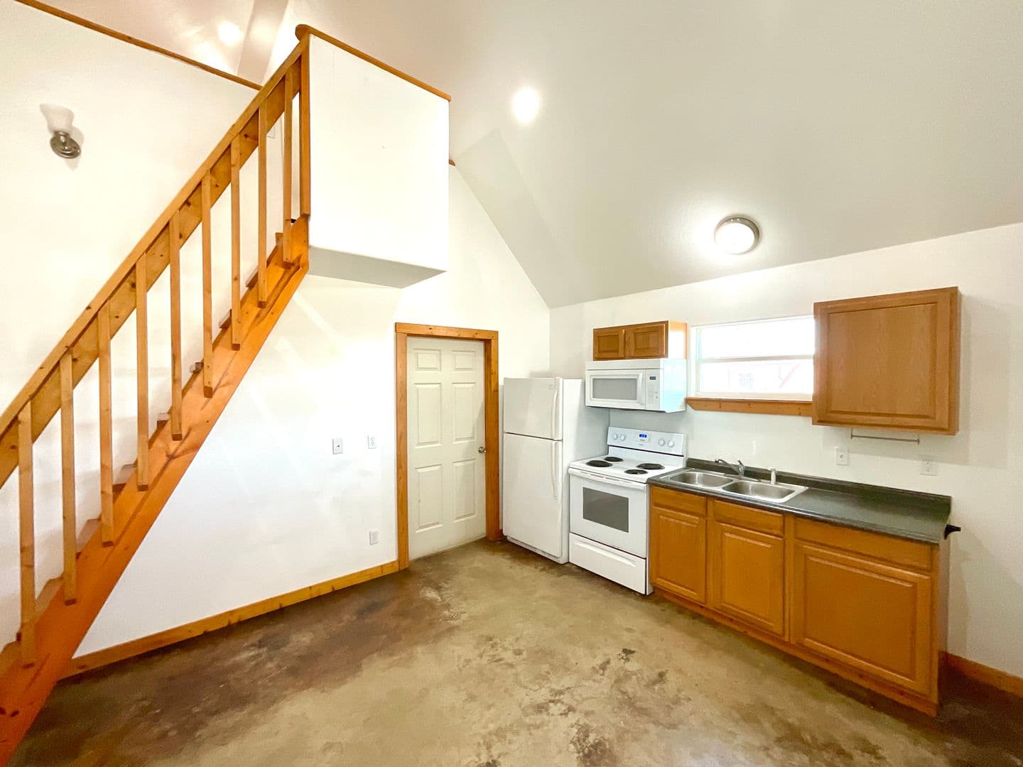 Floresville Apartment: 573 Texas 97