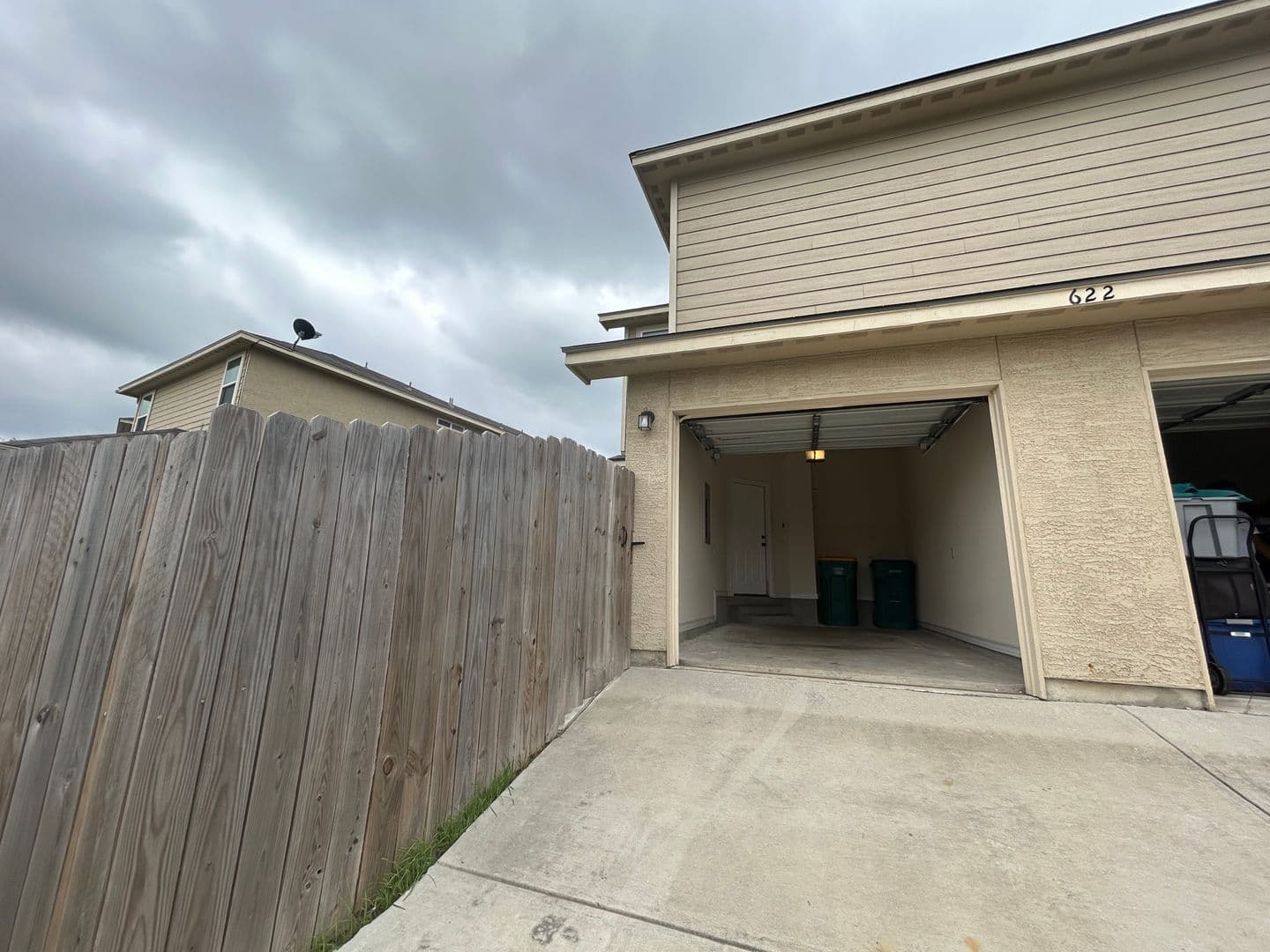 Universal City Apartment: 622 Meadow Arbor Lane