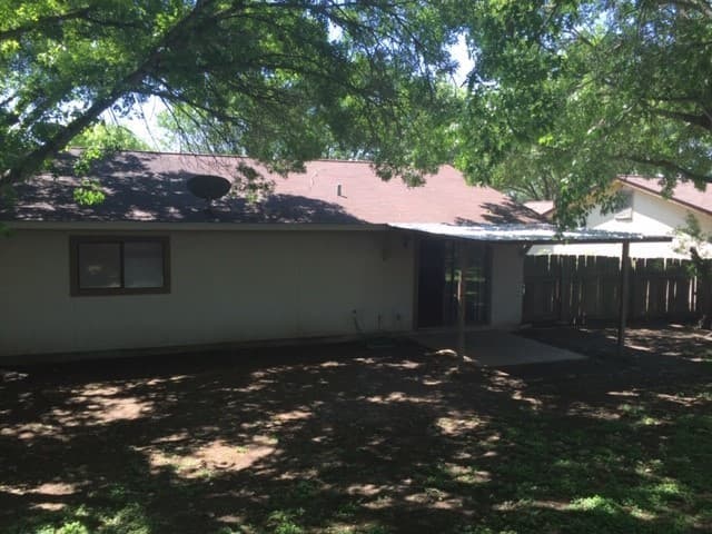 San Antonio House: 10563 Kinderhook