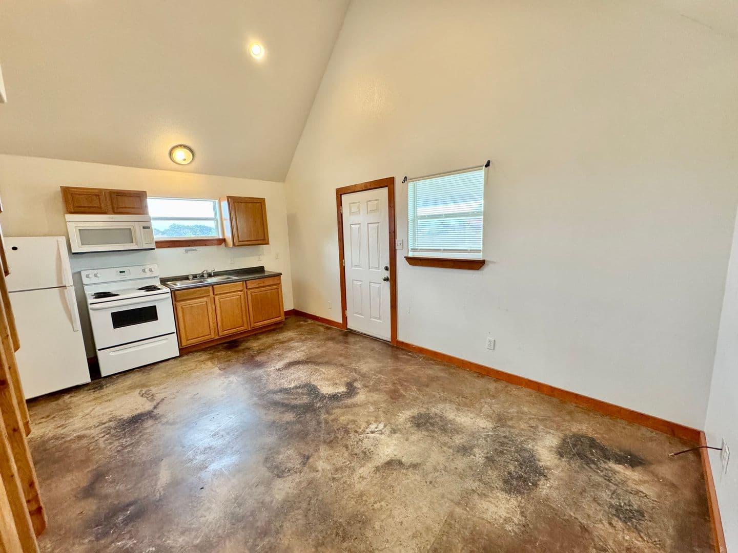 Floresville Apartment: 573 Texas 97