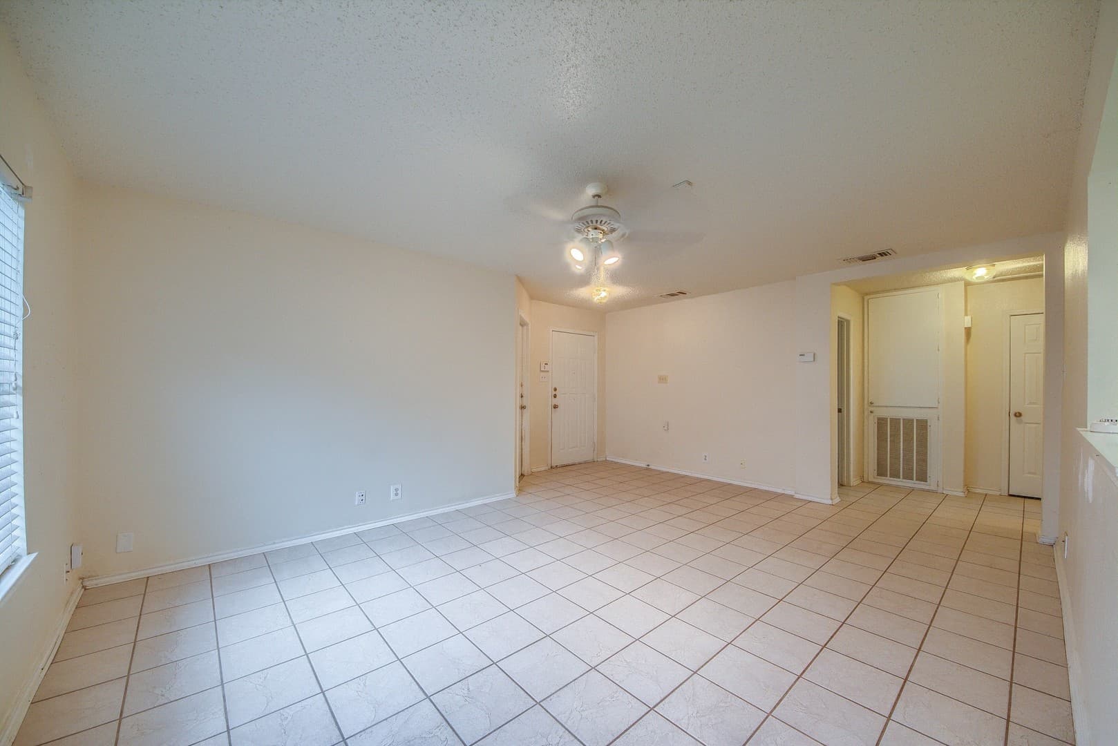 San Antonio House: 7611 Scenic Glade